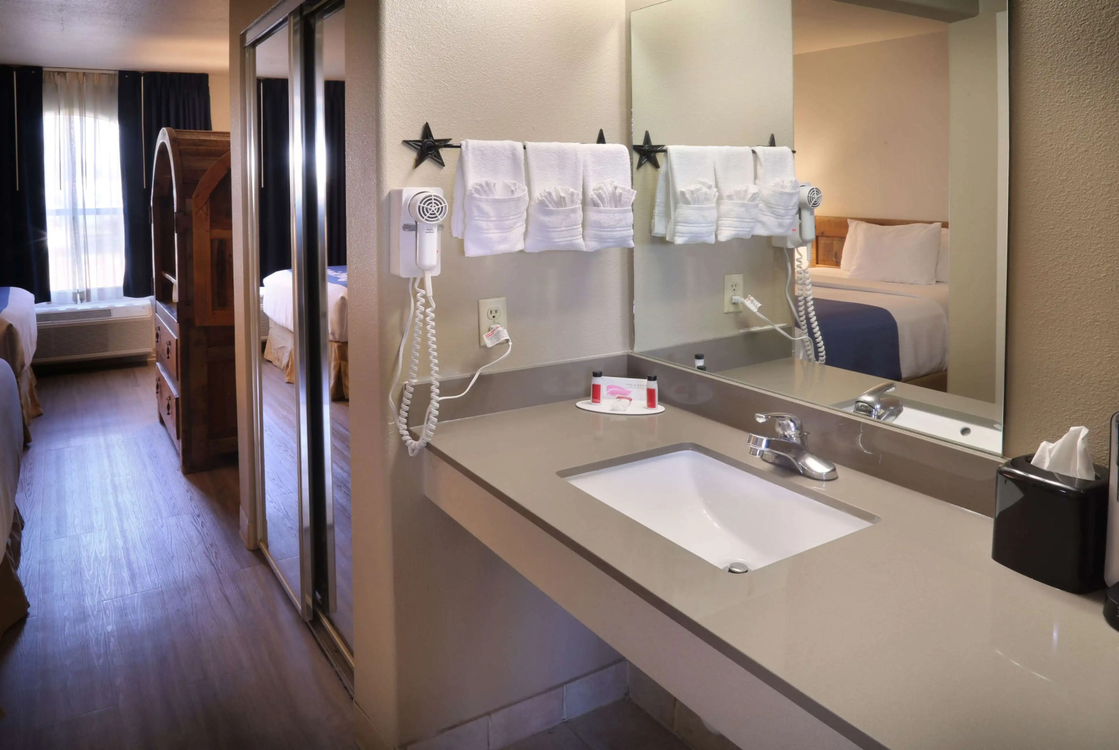 Days Inn & Suites by Wyndham Llano