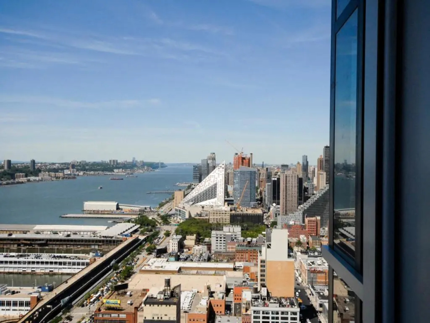 Global Luxury Suites at Sky