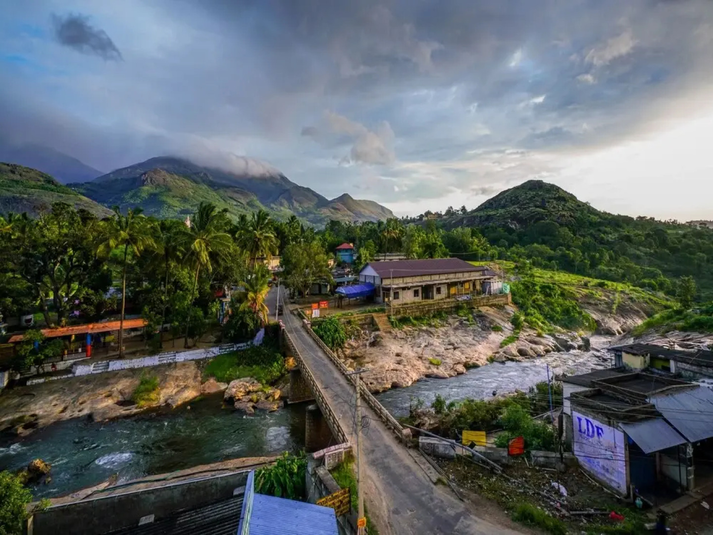 OYO 15647 River View Inn