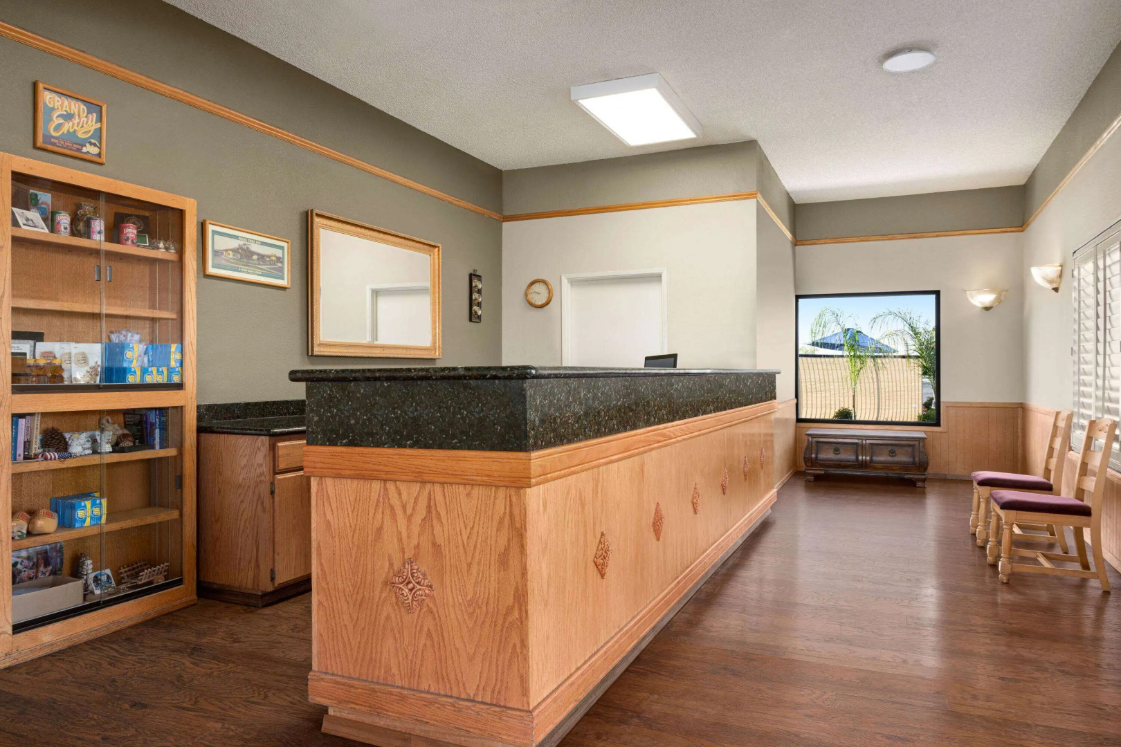 Super 8 by Wyndham Lindsay Olive Tree