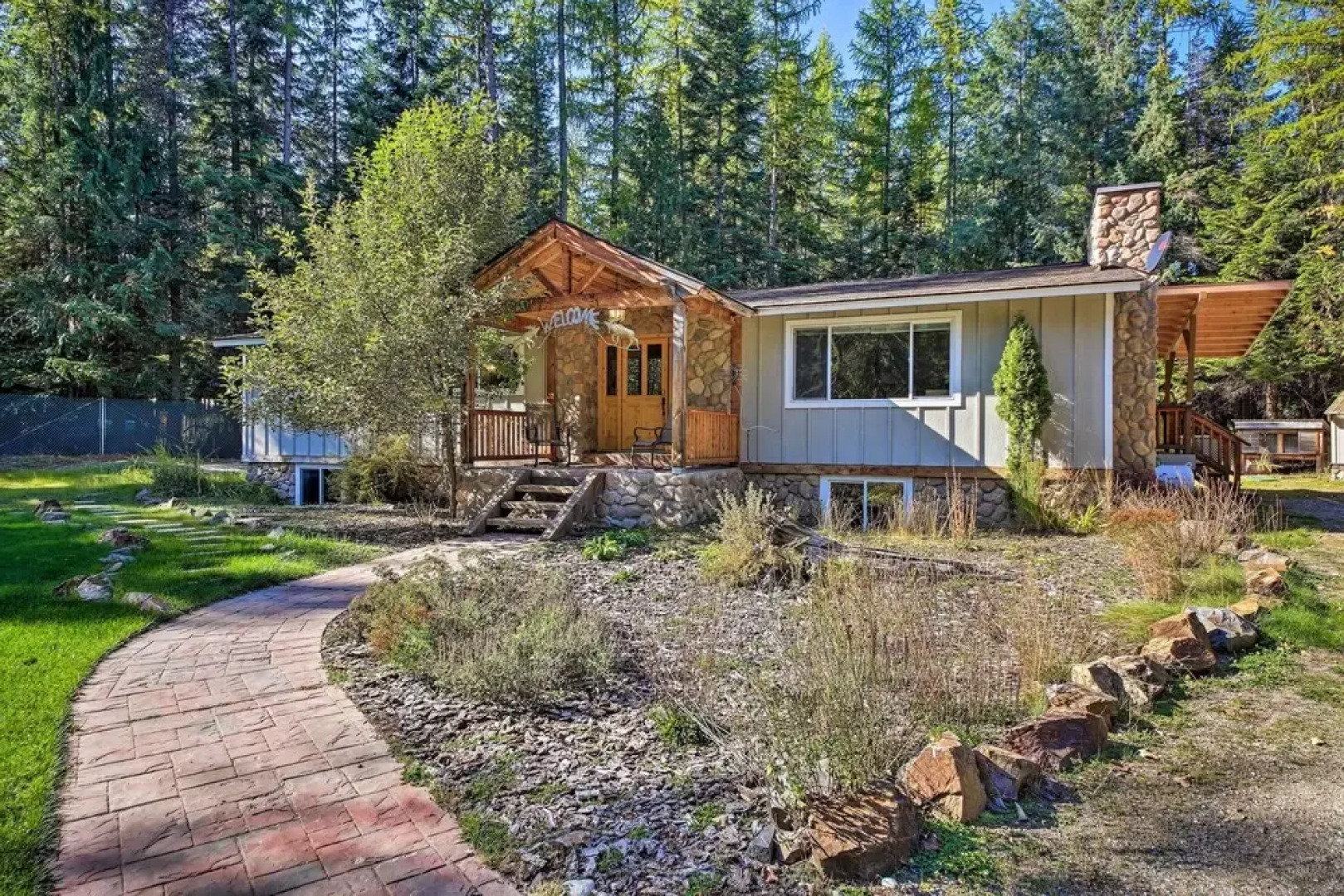 Quaint Priest Lake Cabin w/ Patio < 1 Mi to Lake!