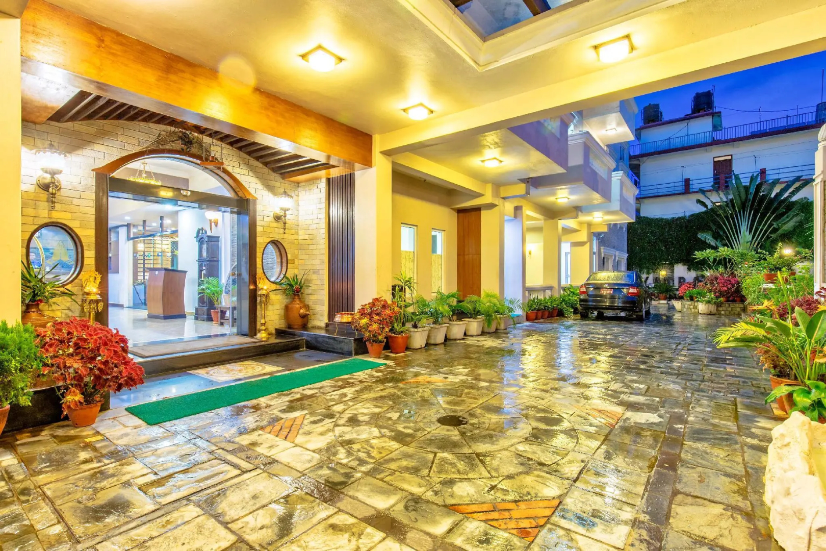 Da Yatra Courtyard Hotel & Resort