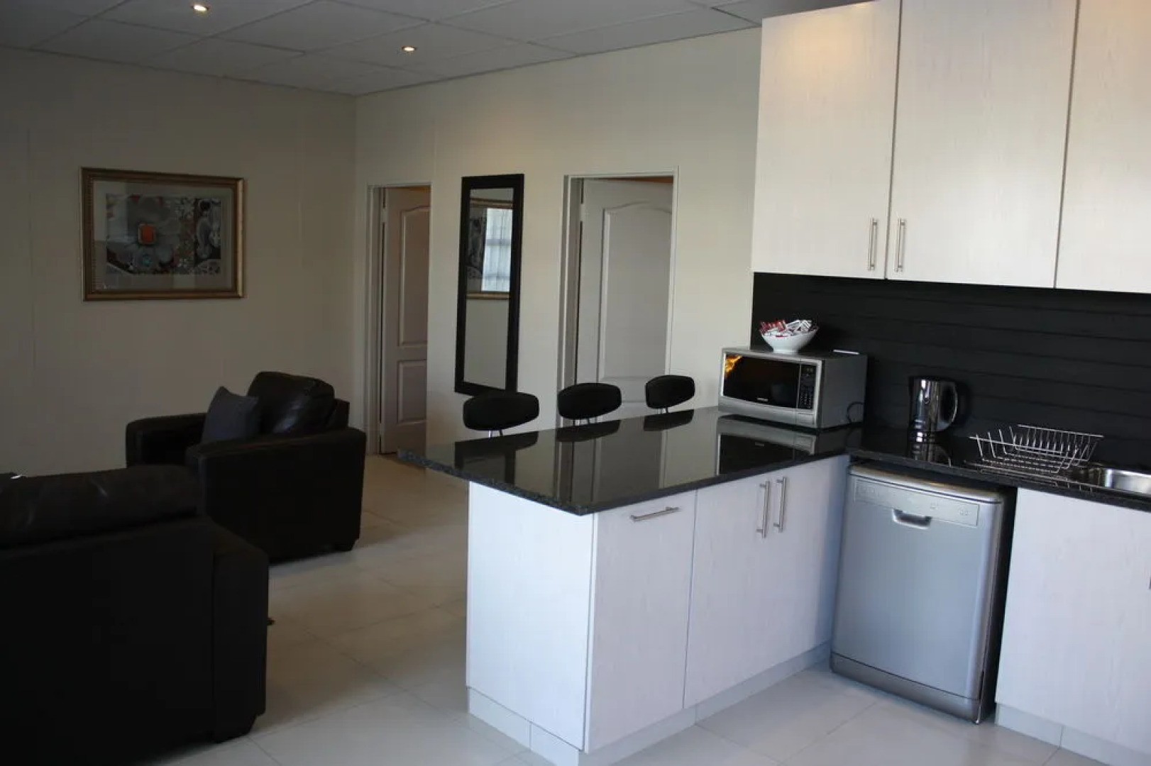 Hillside Executive Accommodation Maerua Mall