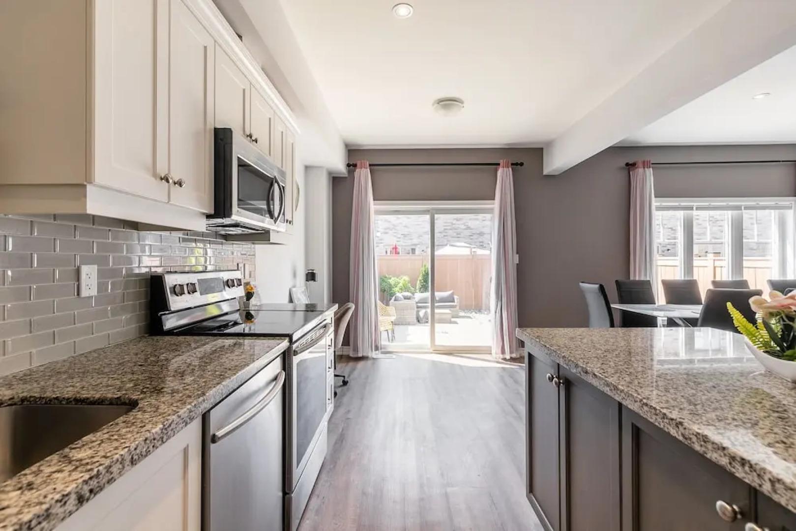 GLOBALSTAY. Modern Lake Ontario Townhomes