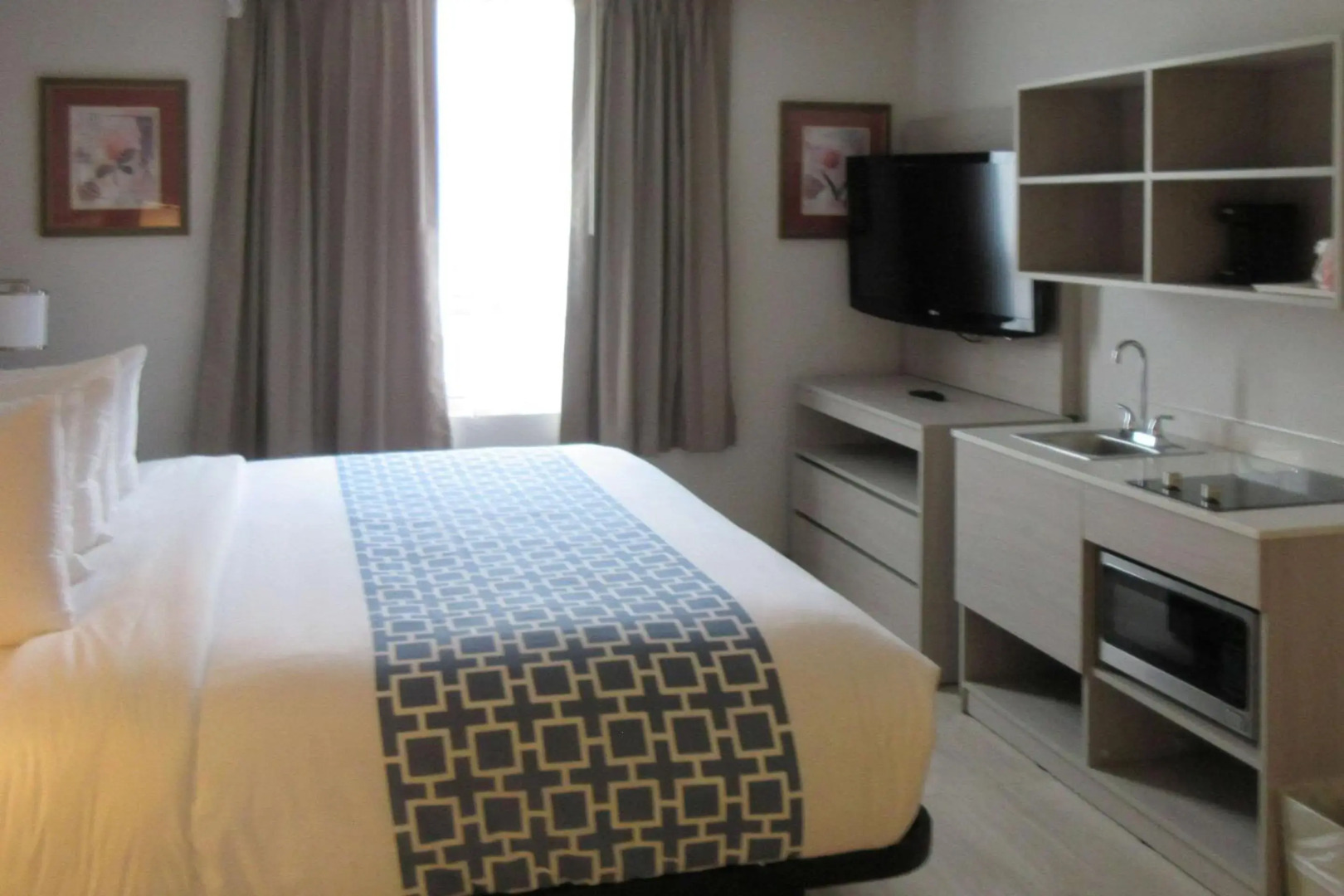 Clarion Inn & Suites and Convention Center