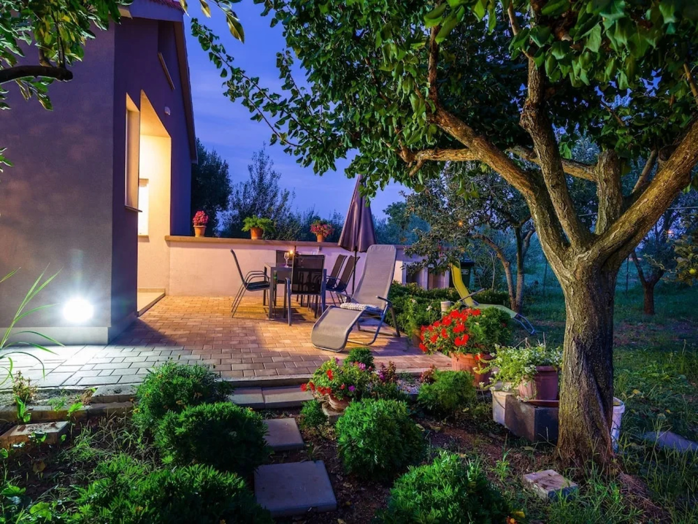 Charming Detached House With Beautiful Private Garden, 300m From the sea