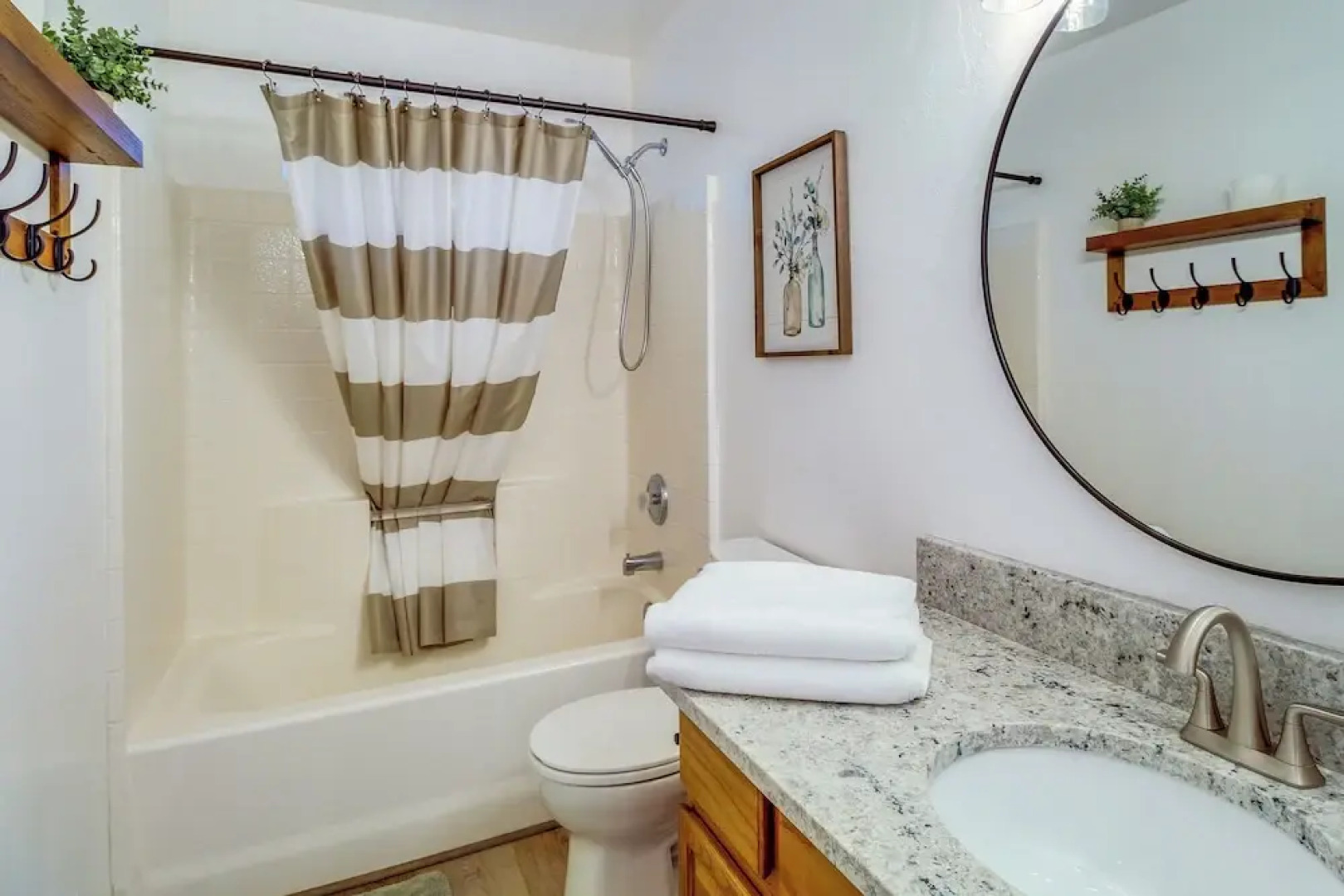 Walk to City Park: Family-friendly Show Low Home