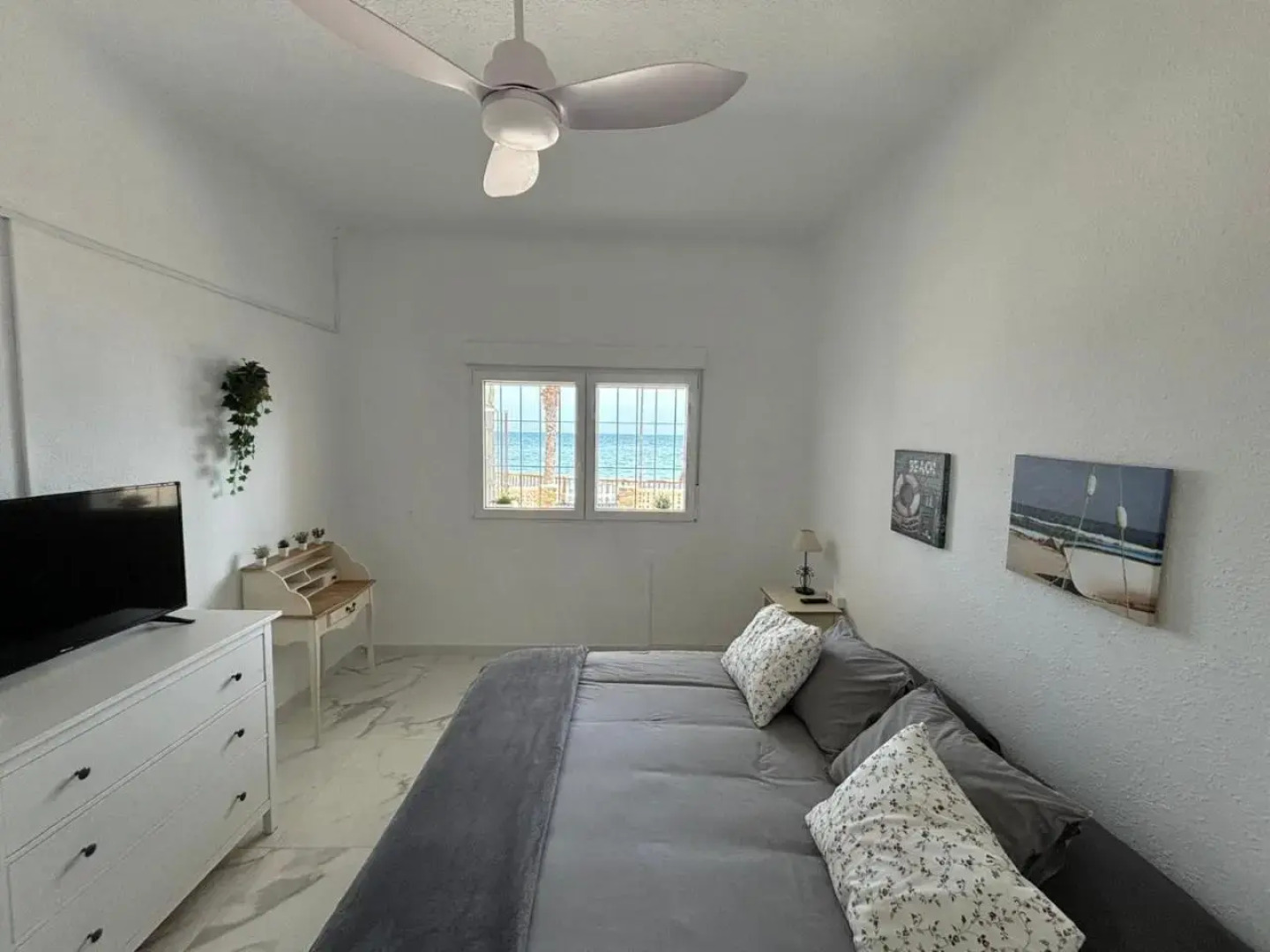 CHALET A 5 METROS DEL MAR.Wifi gratis