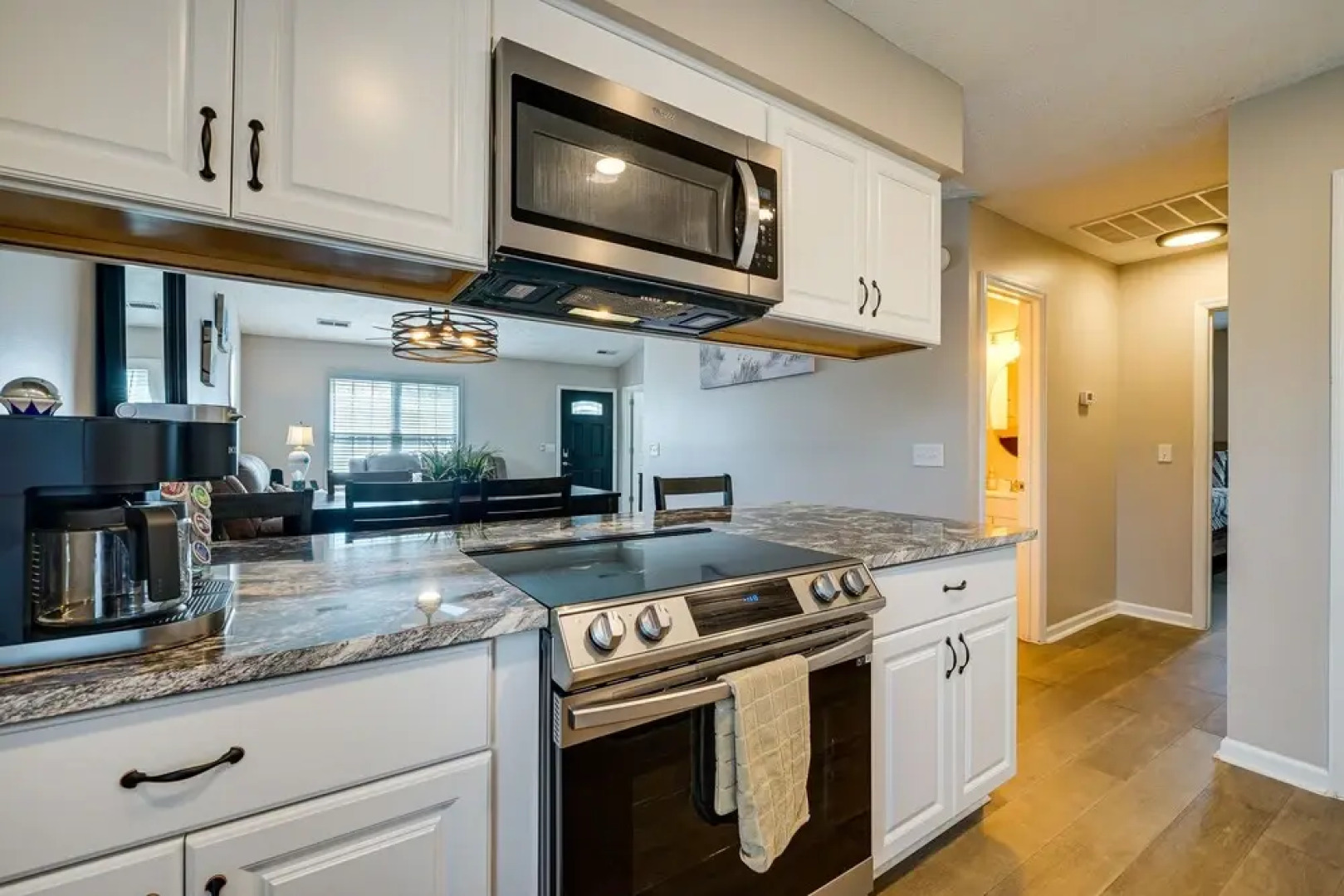 Wilmington Home ~ 7 Mi to Wrightsville Beach!