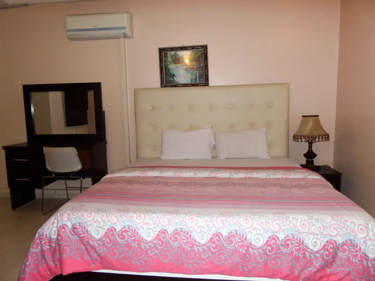 Royalview Hotel And Suites