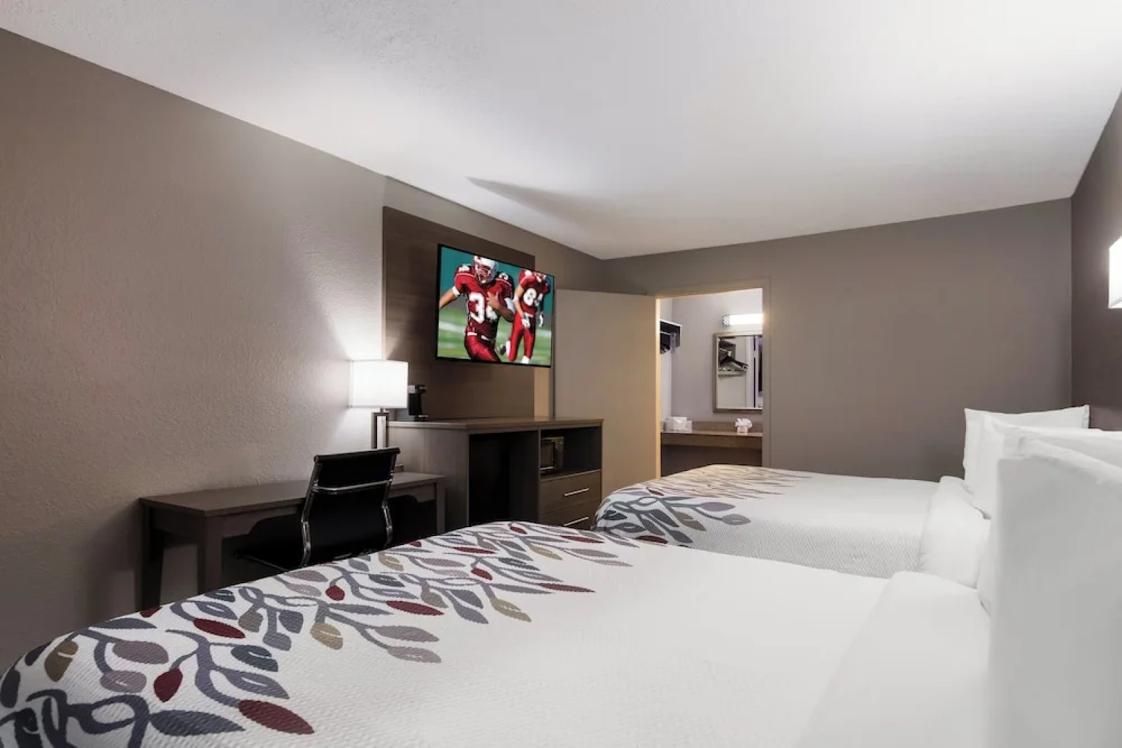 Hometowne Studios By Red Roof Vero Beach - I-95