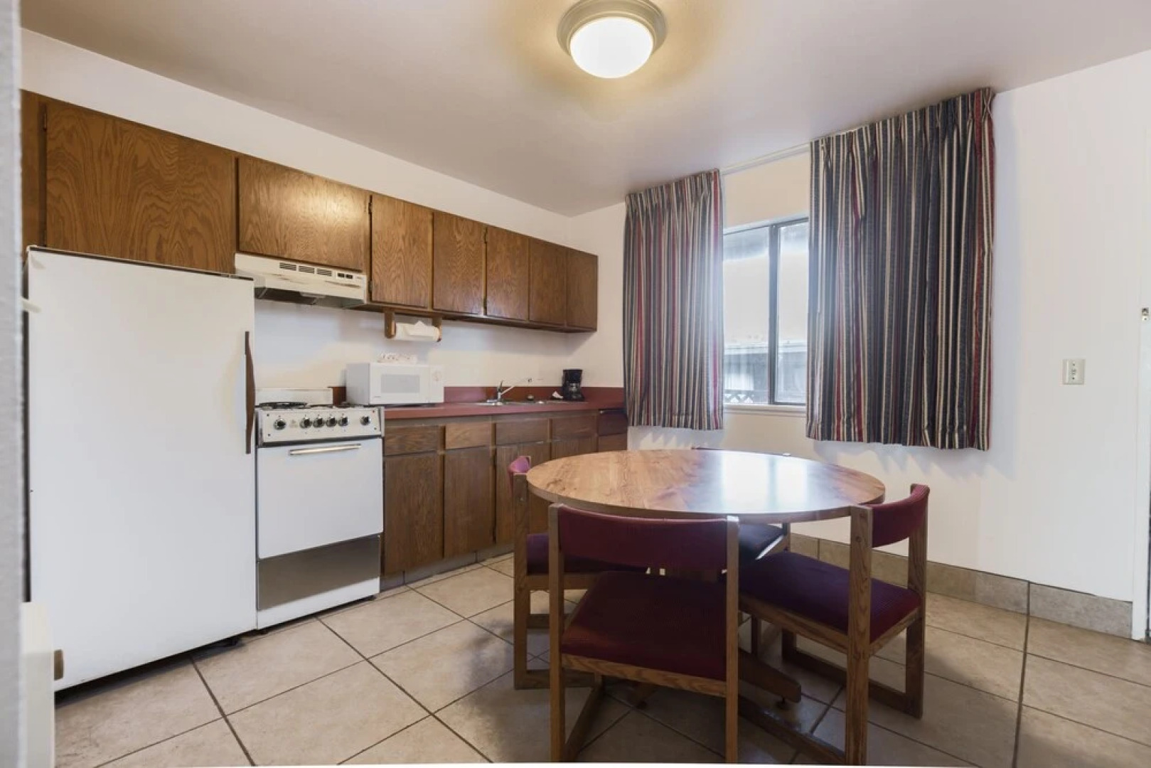 Cozy Cove Beachfront Resort Inn