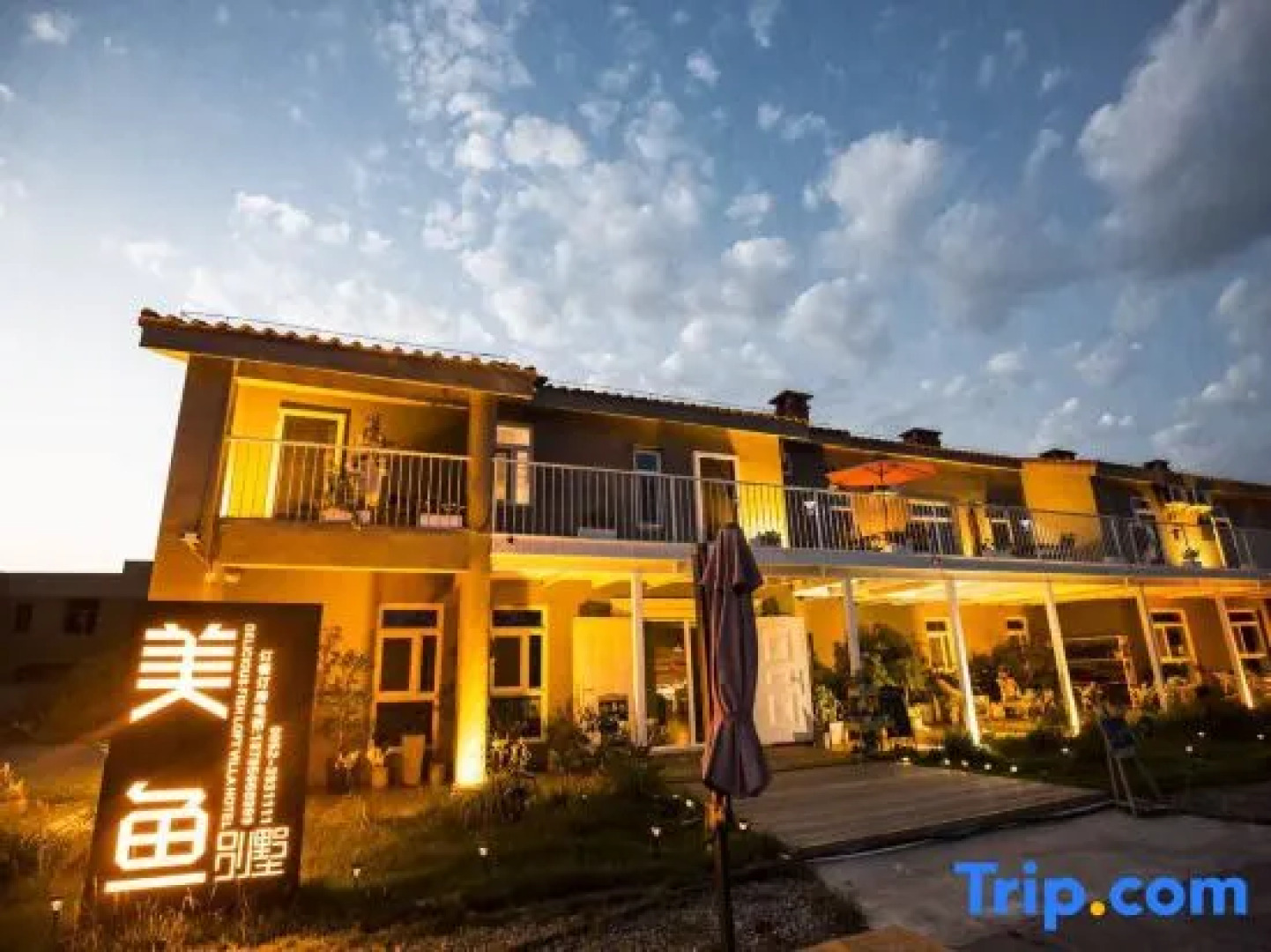 Shahu Fish Lake View Villa