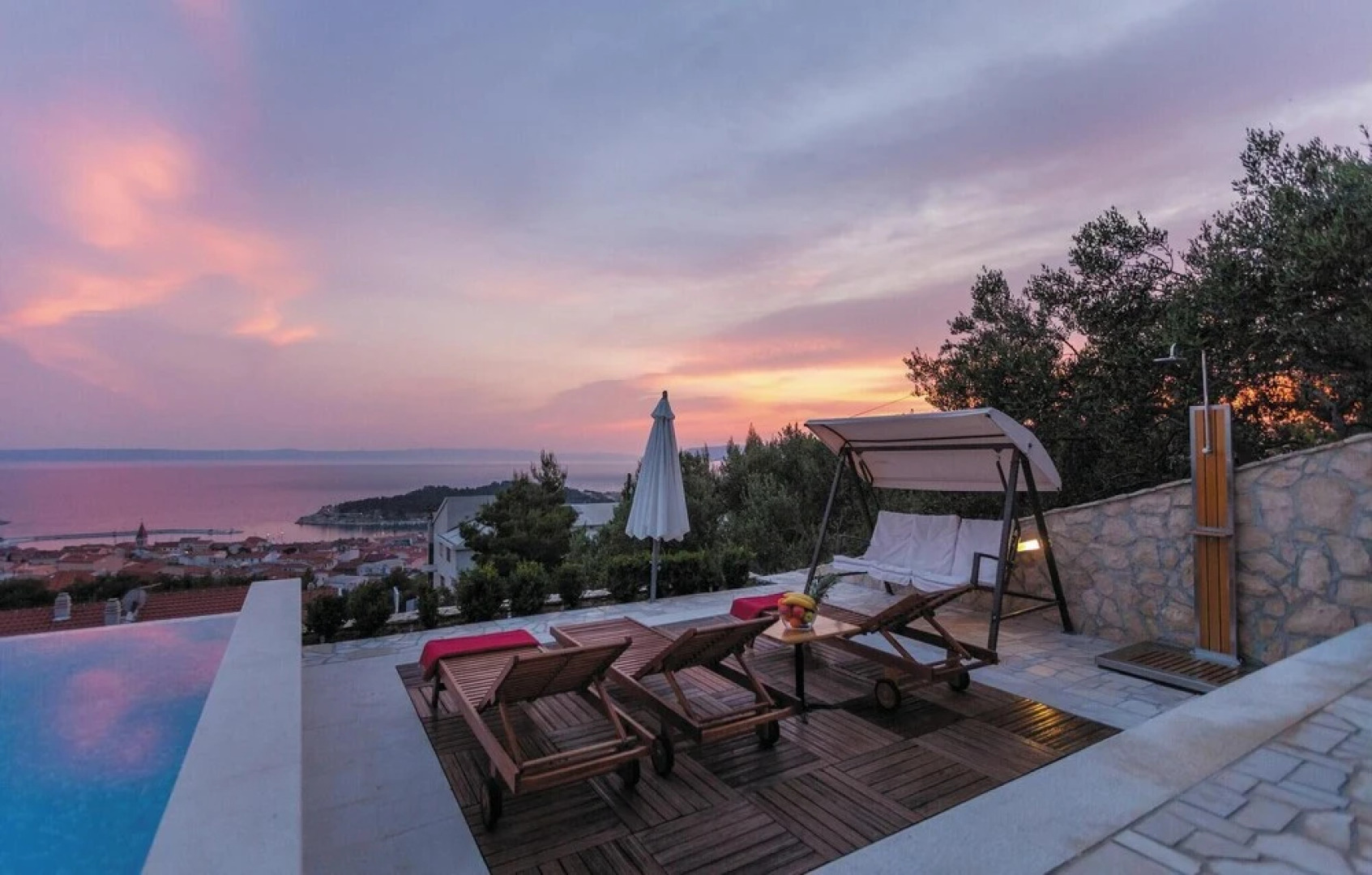 Beautiful Home in Makarska With Wifi and 7 Bedrooms