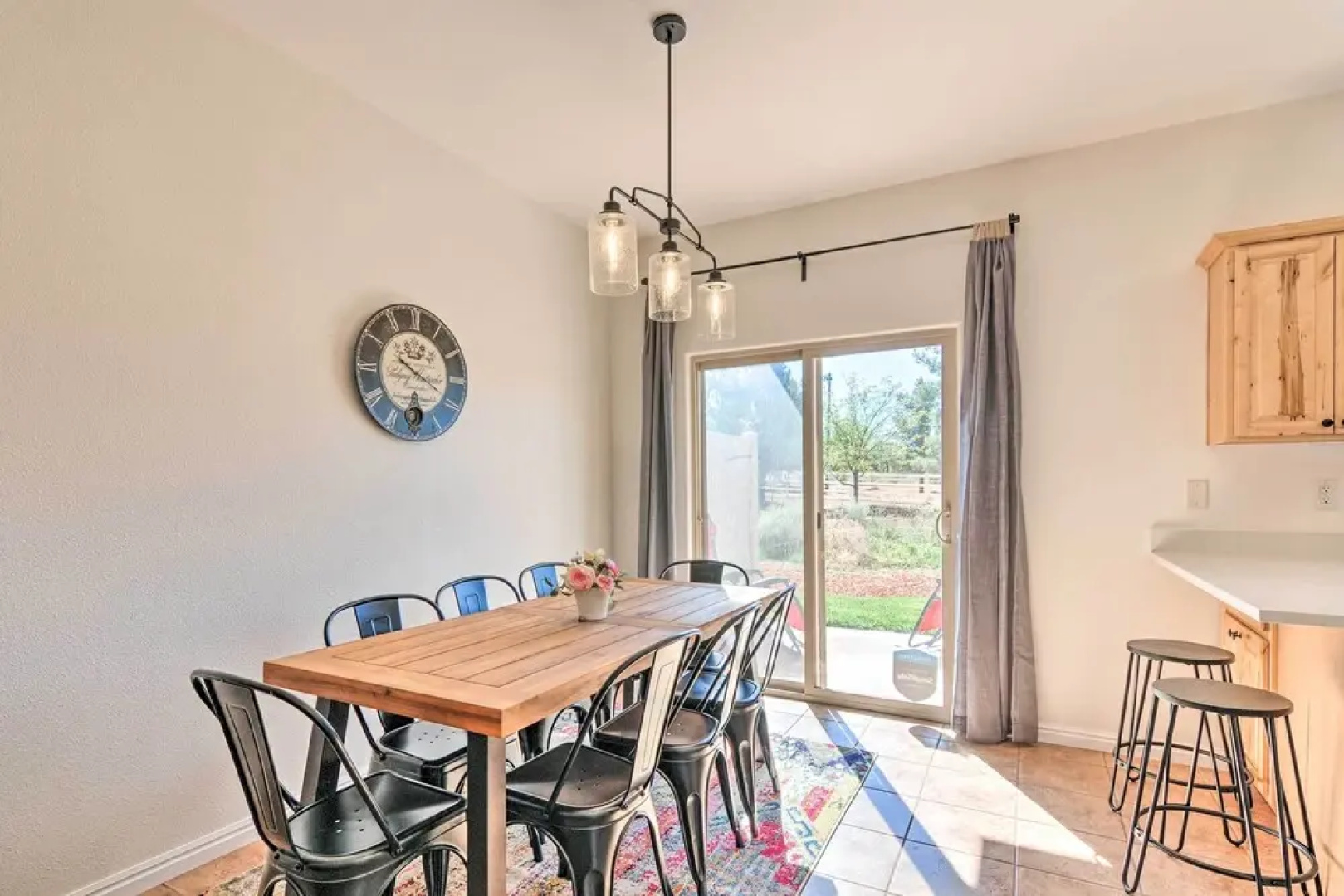 Updated Townhome w/ Patio & Red Rock Views!