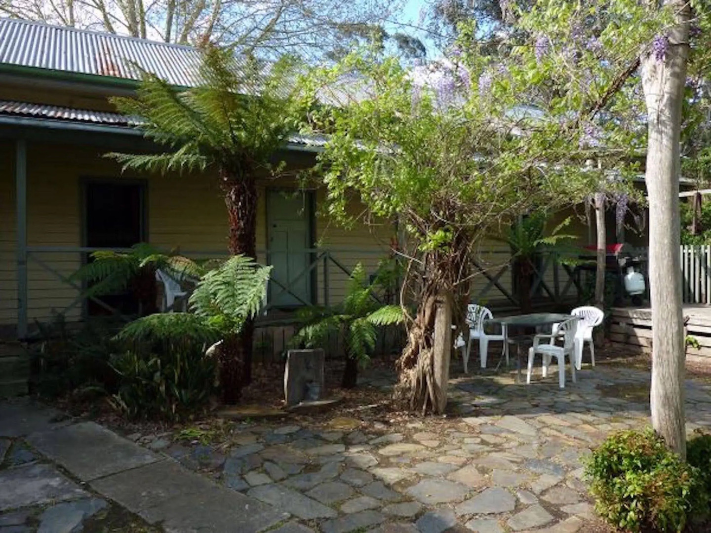 Little River Inn - Hostel