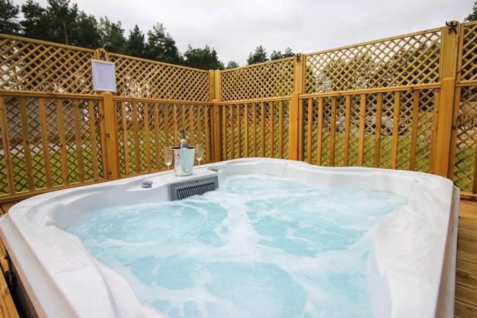 Hollicarrs Long Lane Lodge