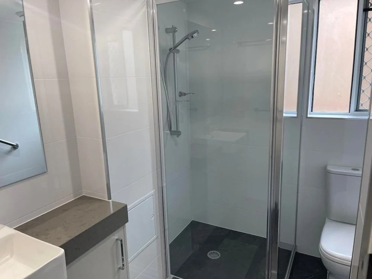 Earls Court Motel & Apartments