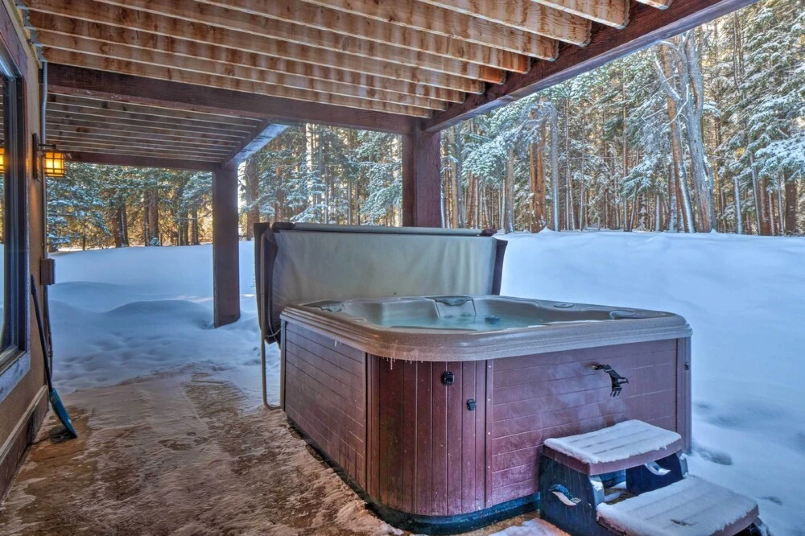Blue River Home w/ Hot Tub, 6 Mi to Skiing!