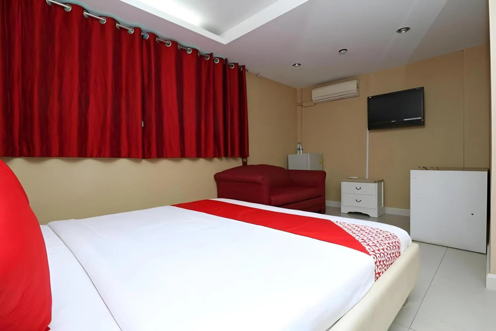 Seaview Patong Hotel