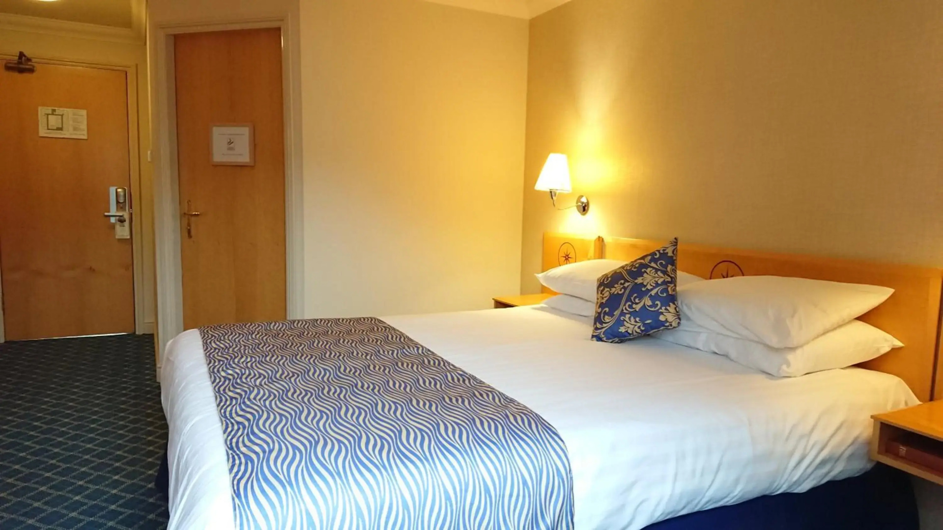 The Queens Hotel & Victoria Cloisters