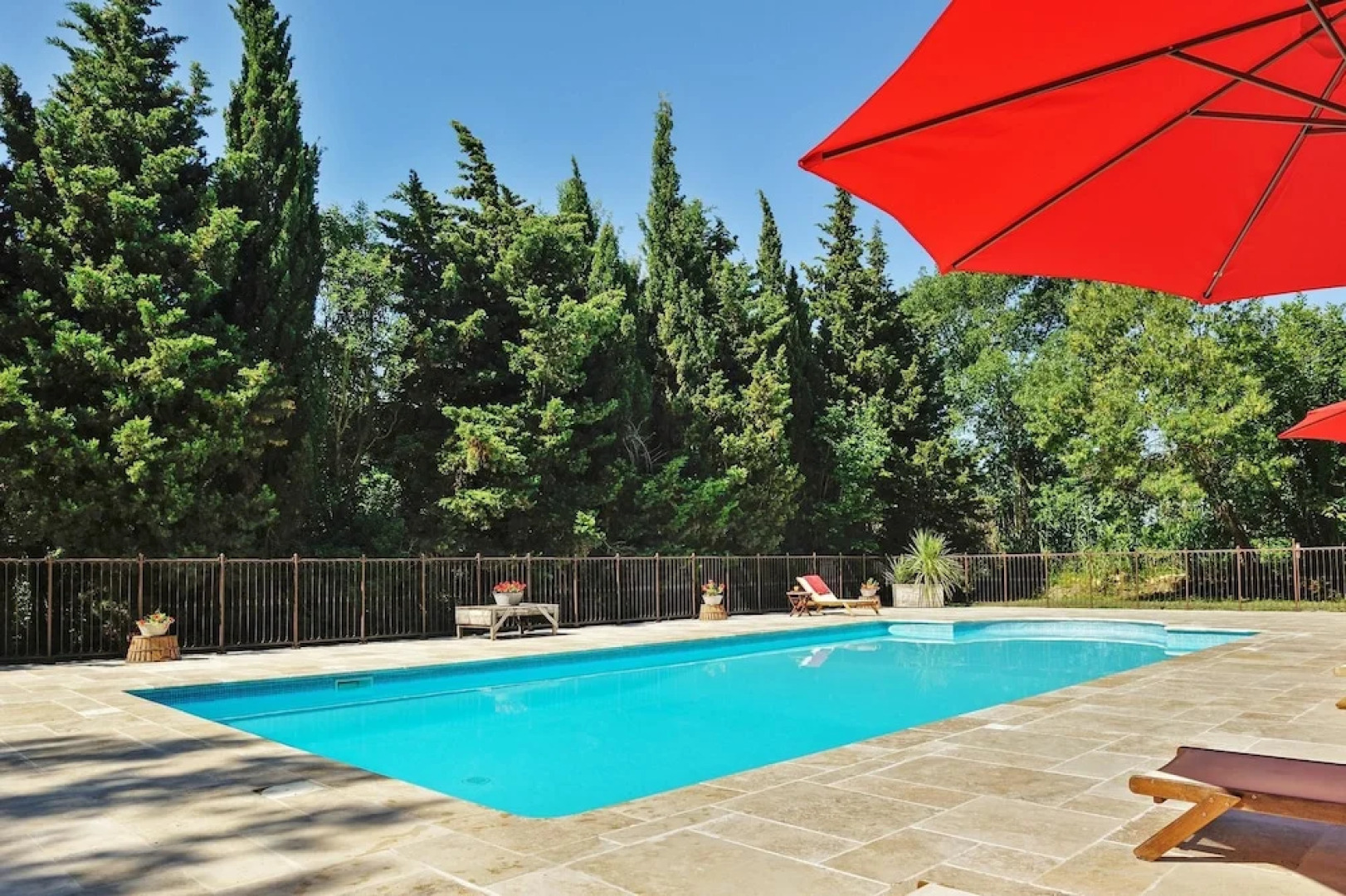 House With 2 Bedrooms in Grans, With Pool Access and Furnished Terrace