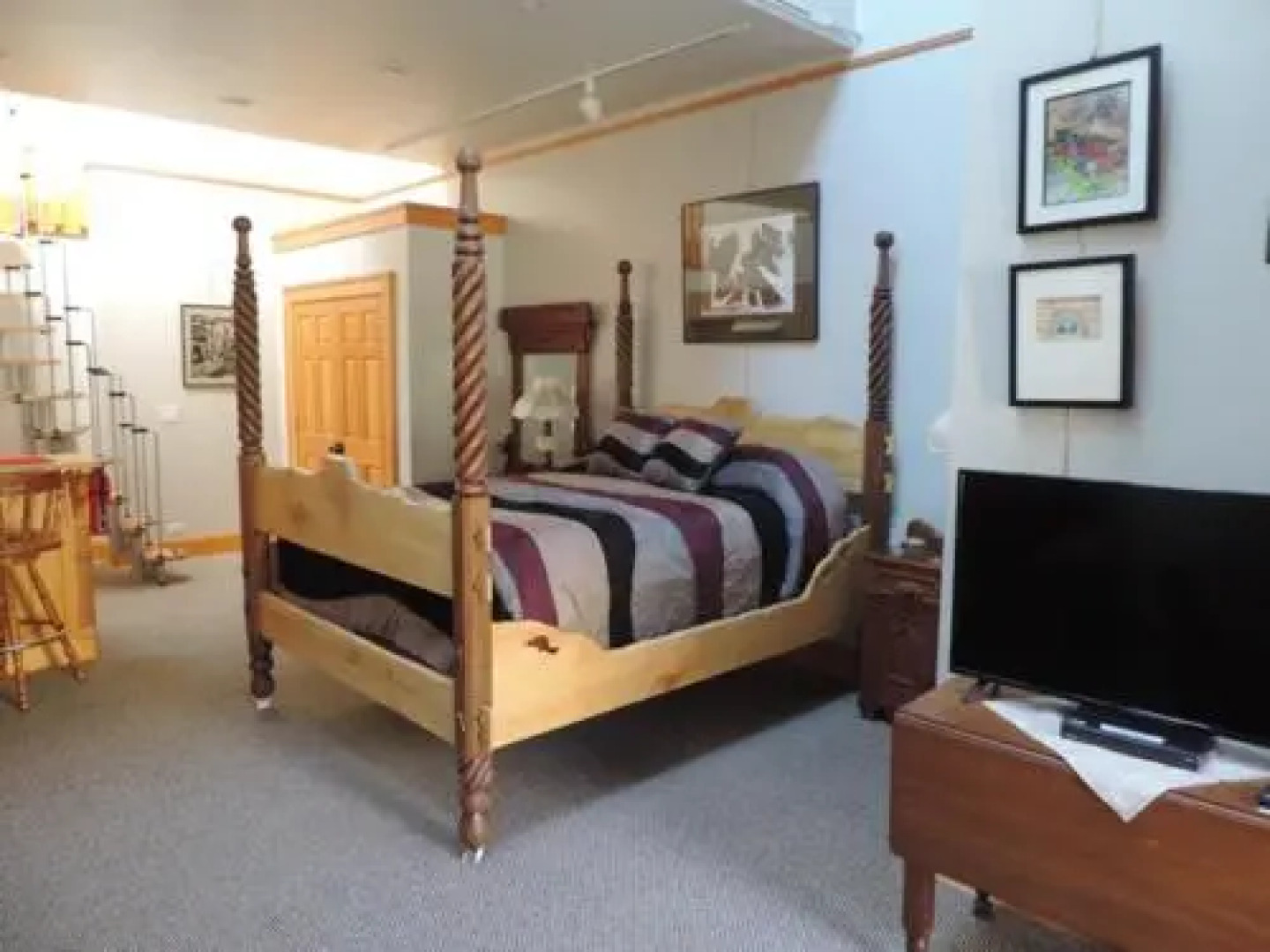 Abe's Spring Street Guest House