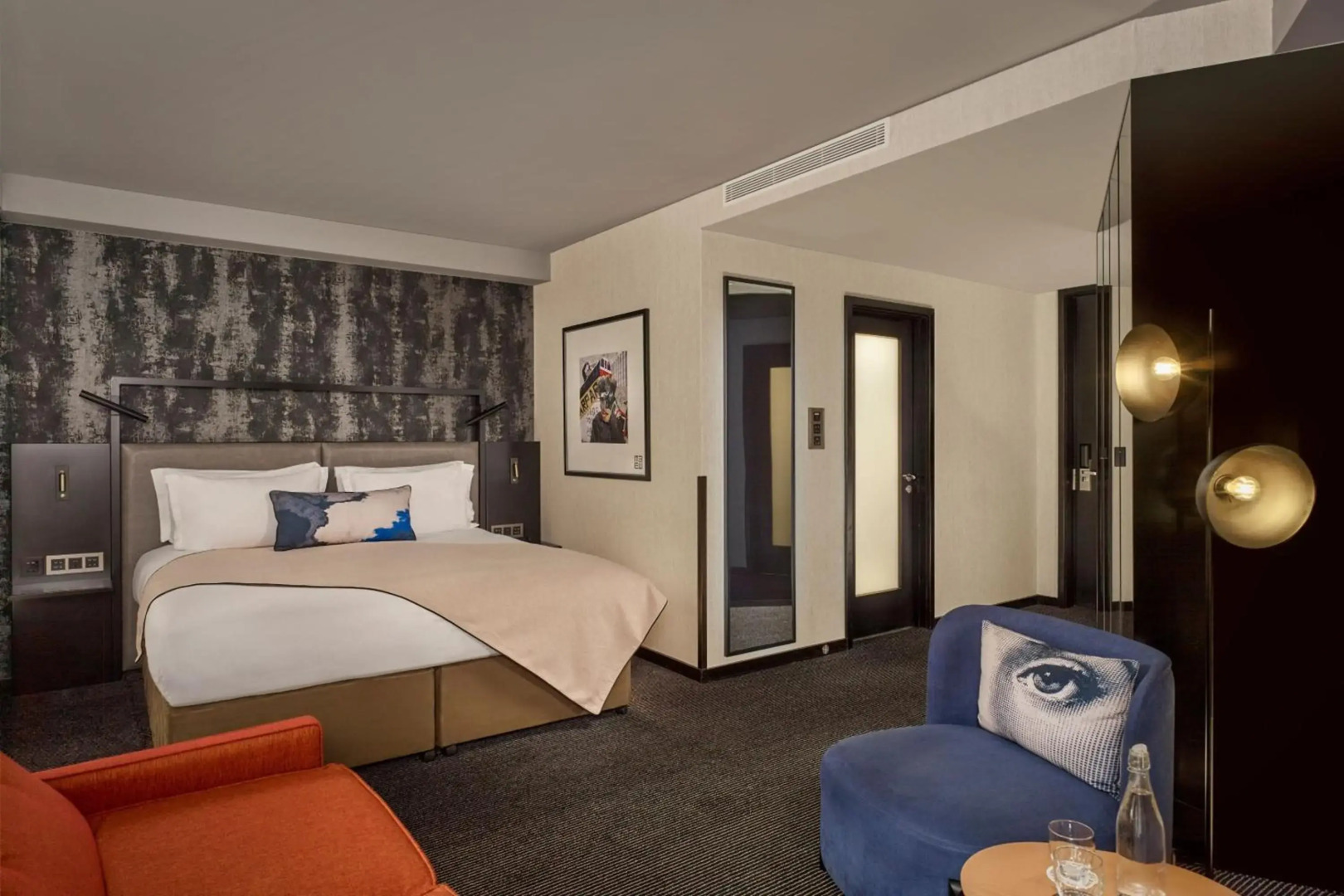 Montcalm East, Autograph Collection