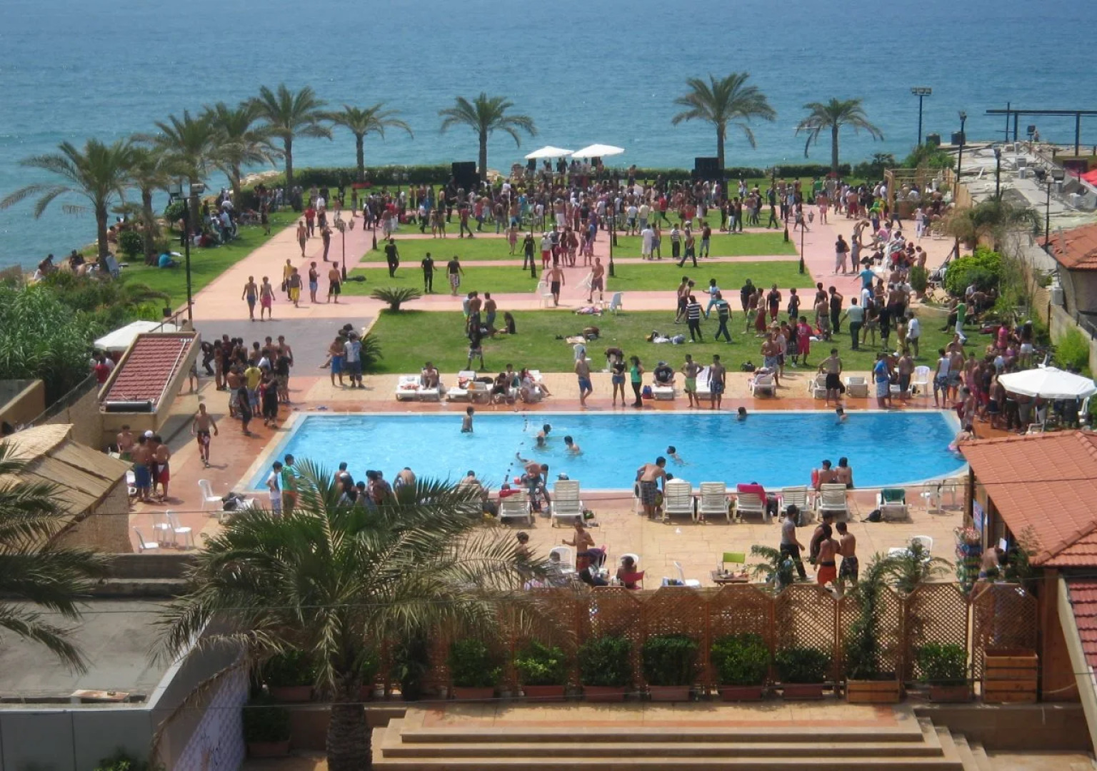 Aquarium Hotel & Resort