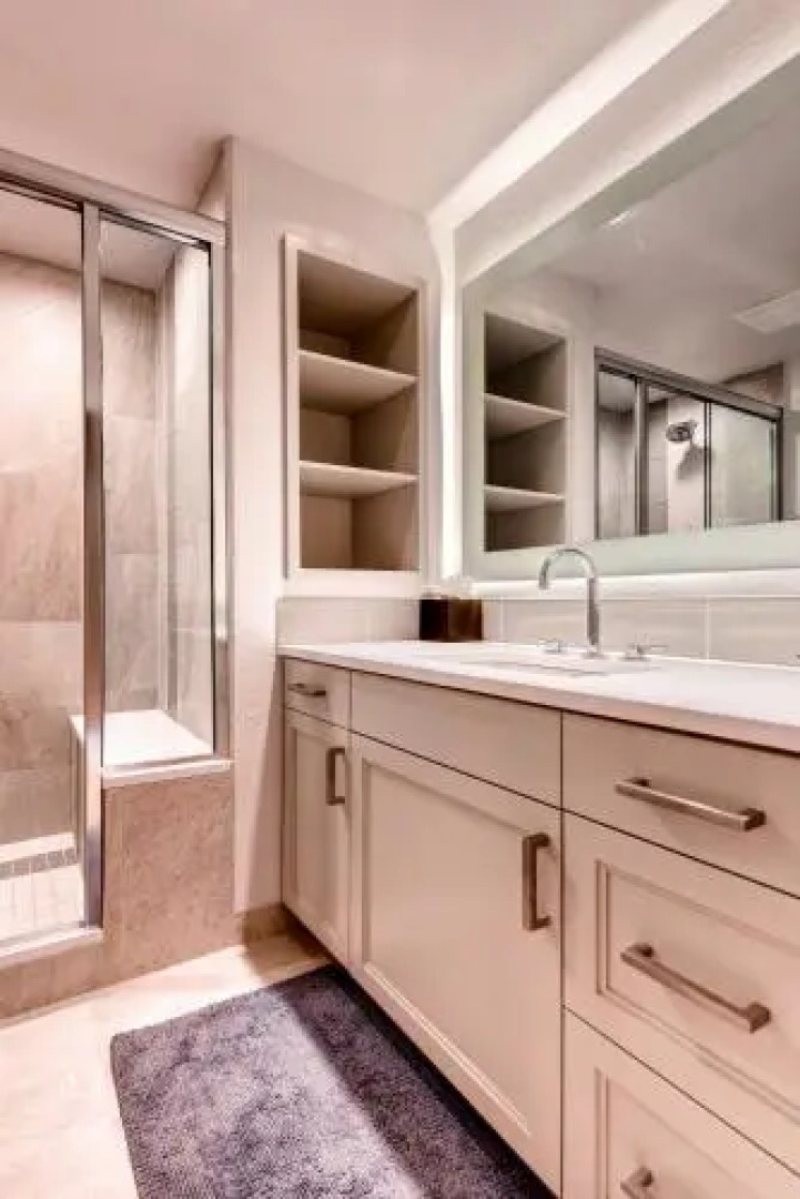 Four-Bedroom Family Friendly House with Chef's Kitchen