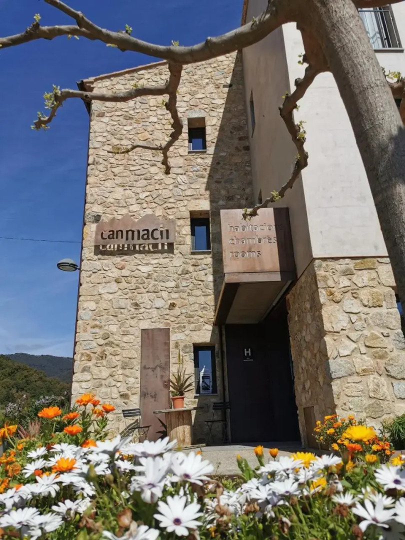 Restaurante y Alojamiento Can Mach