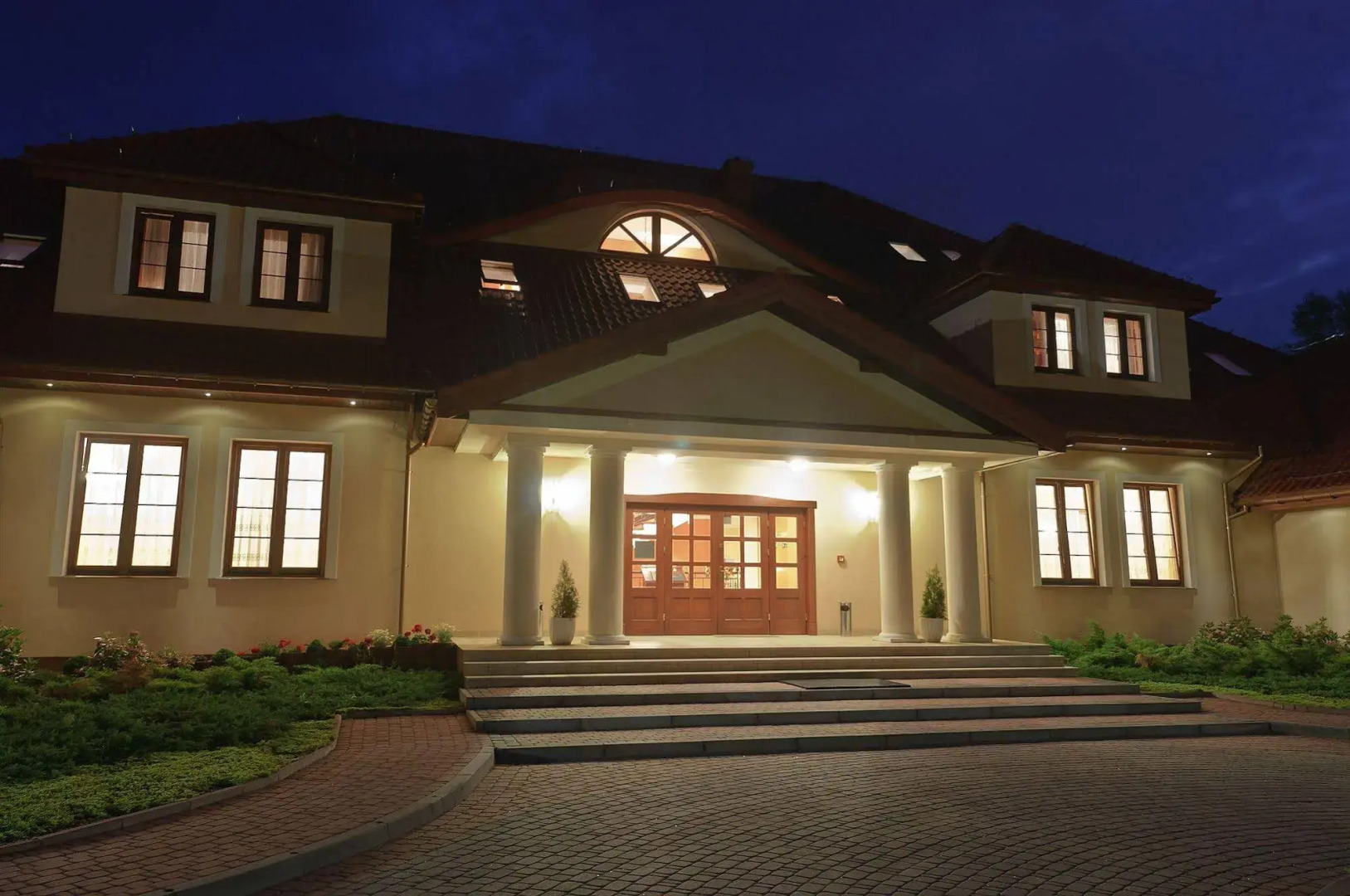 Hotel Dworek Tryumf Dąbrowscy Spółka Jawna