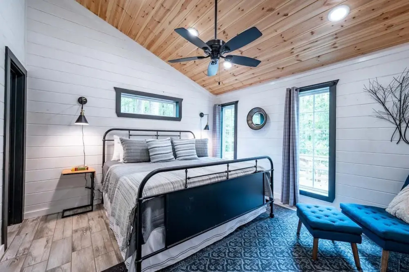 Sugar Hill Newly Remodeled includes Fully Supplied Kitchen and Hot Tub by RedAwning