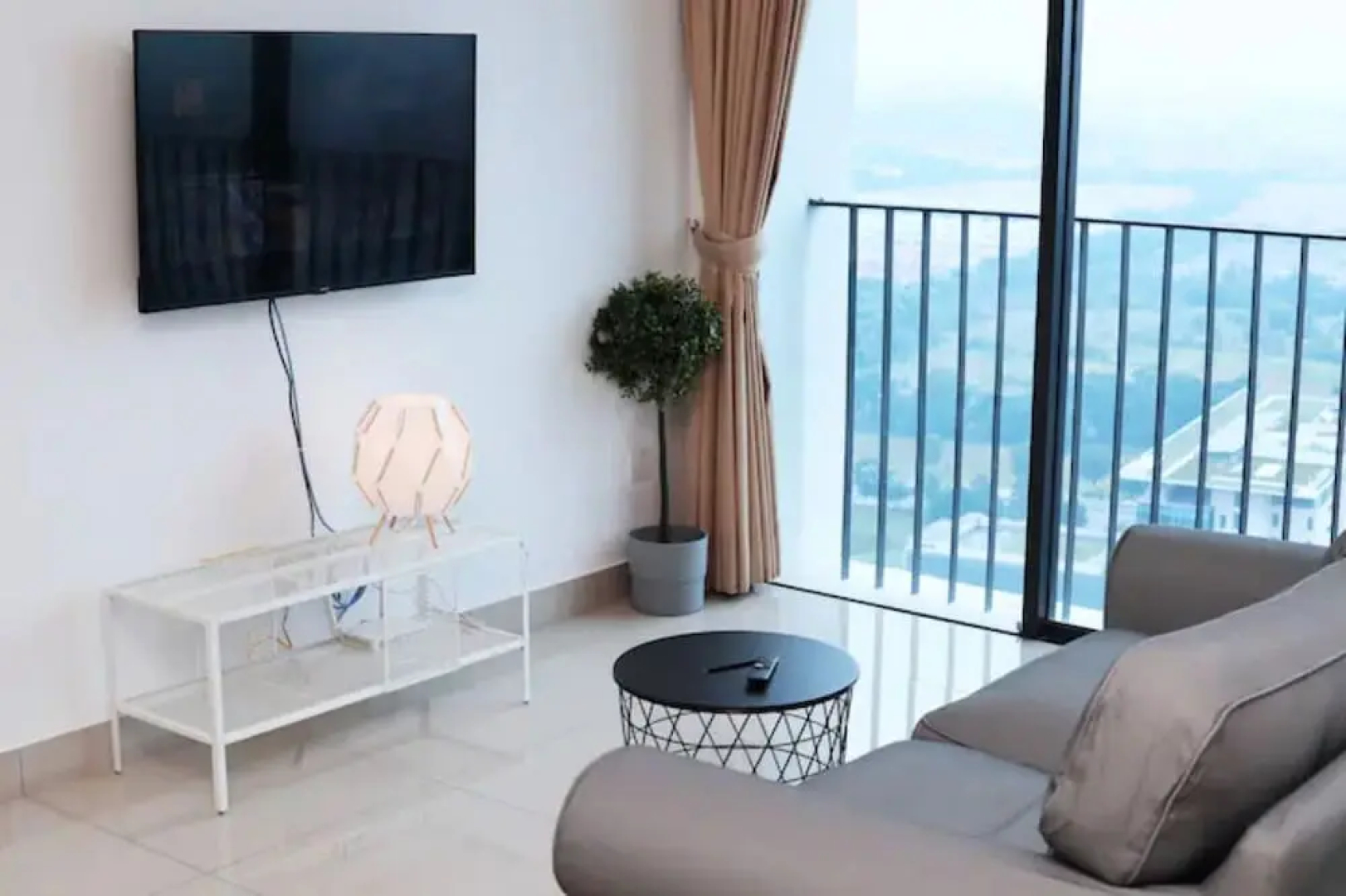 Machome GuestHome at Trefoil Setia City