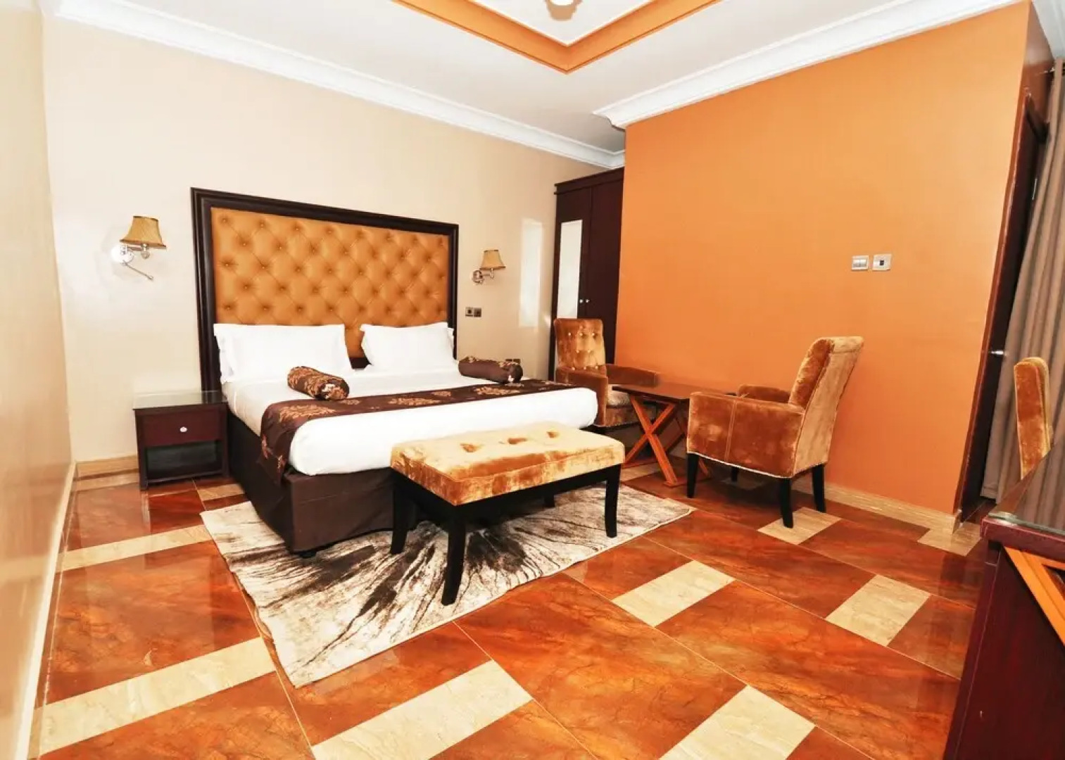 Soprom Hotel & Suites