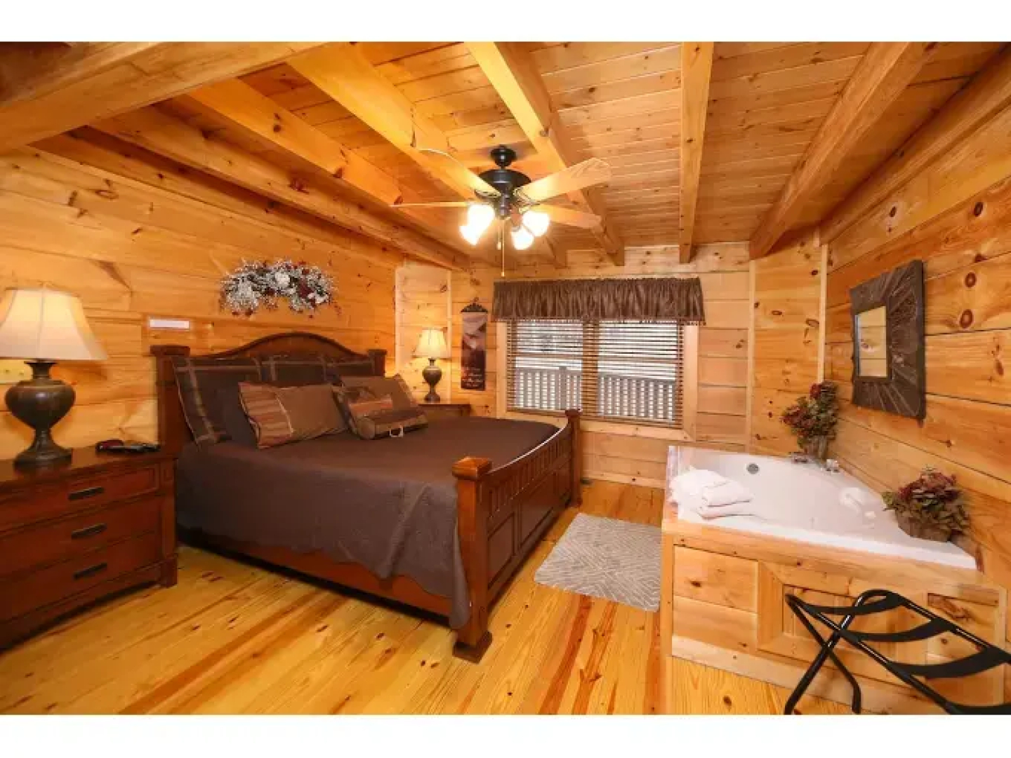 Smoky Mountain Getaway - Five Bedroom Cabin