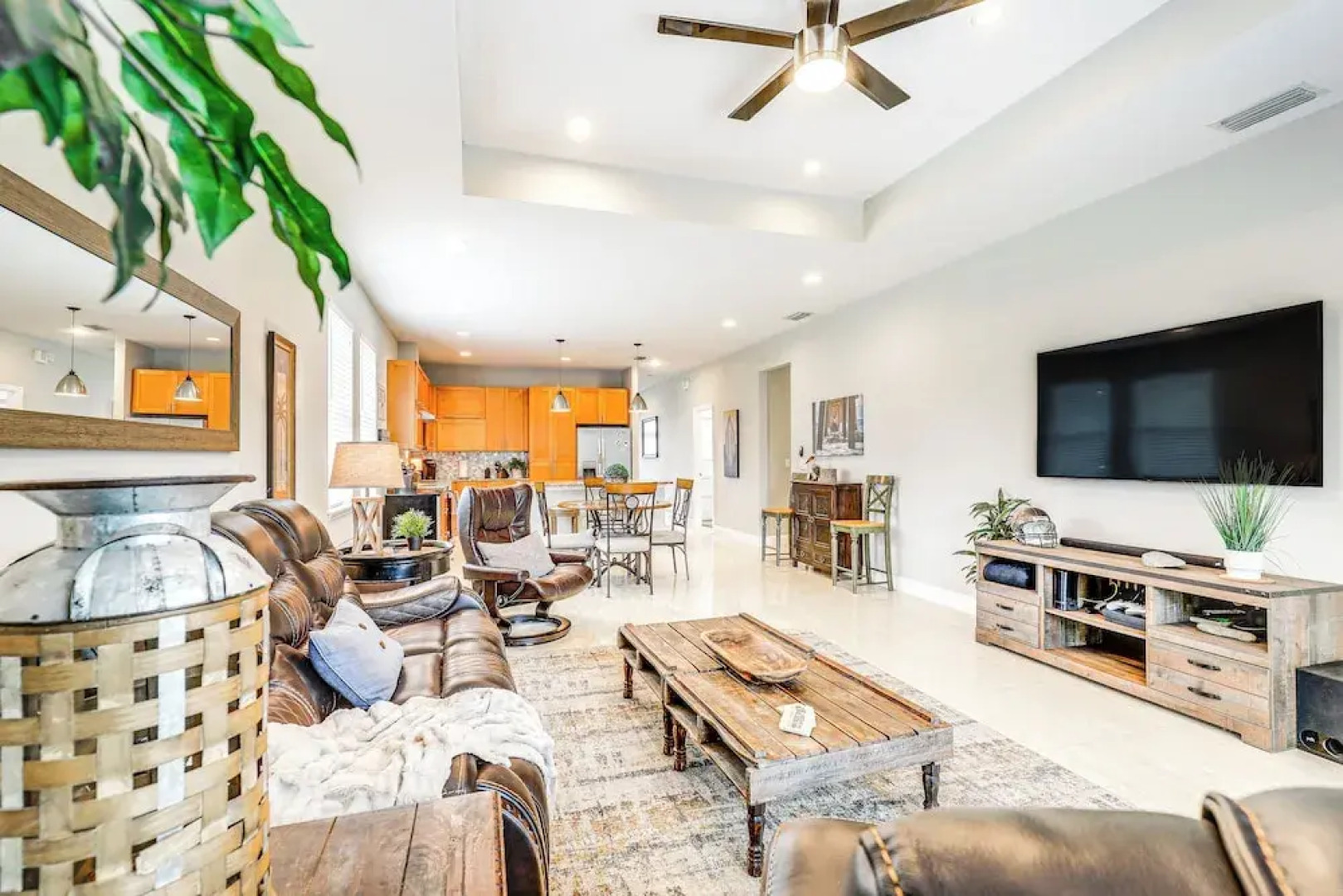 Tampa Home w/ Fire Pit, Yard, Cornhole + More!