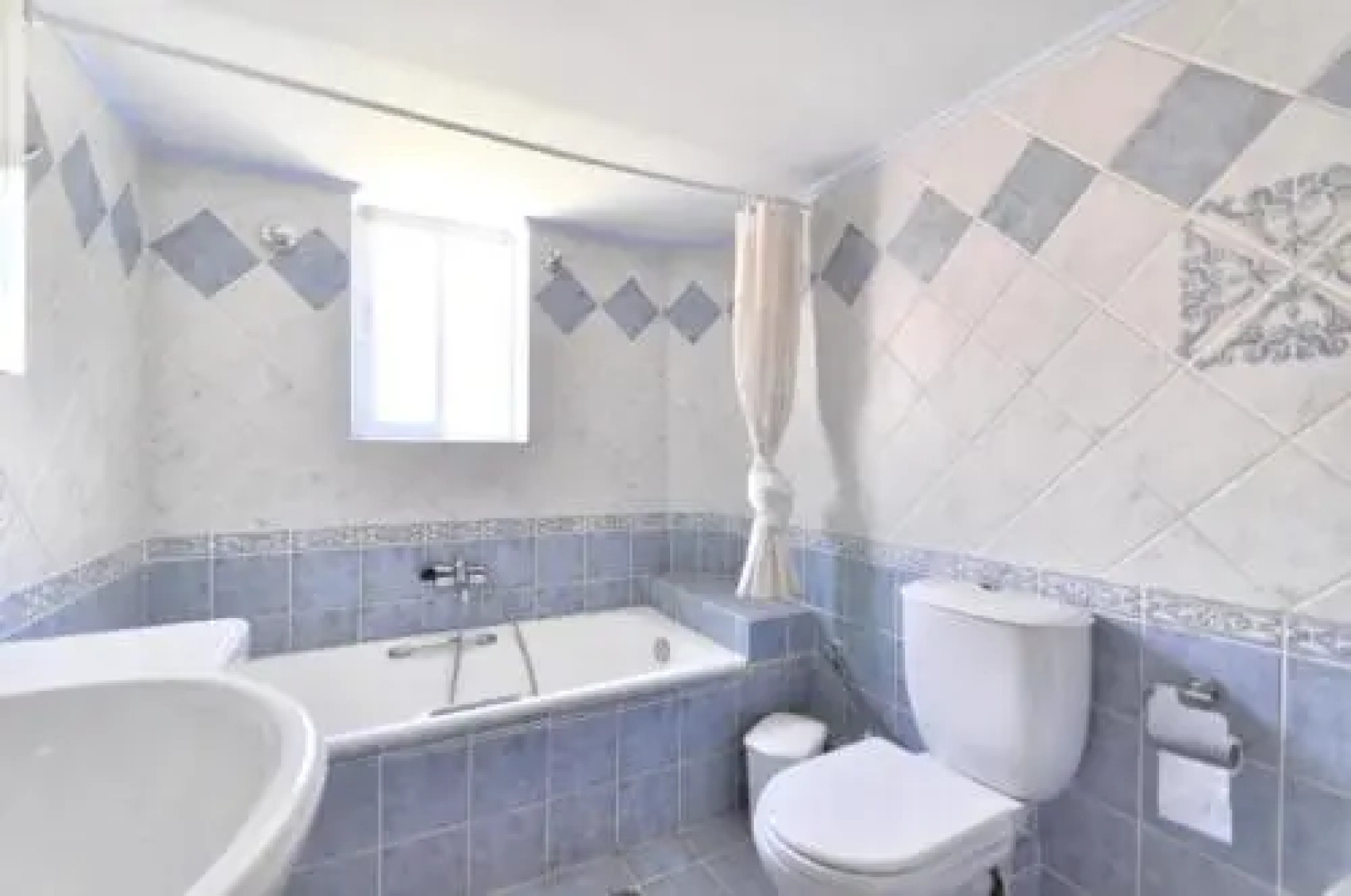 Kosta's Family House