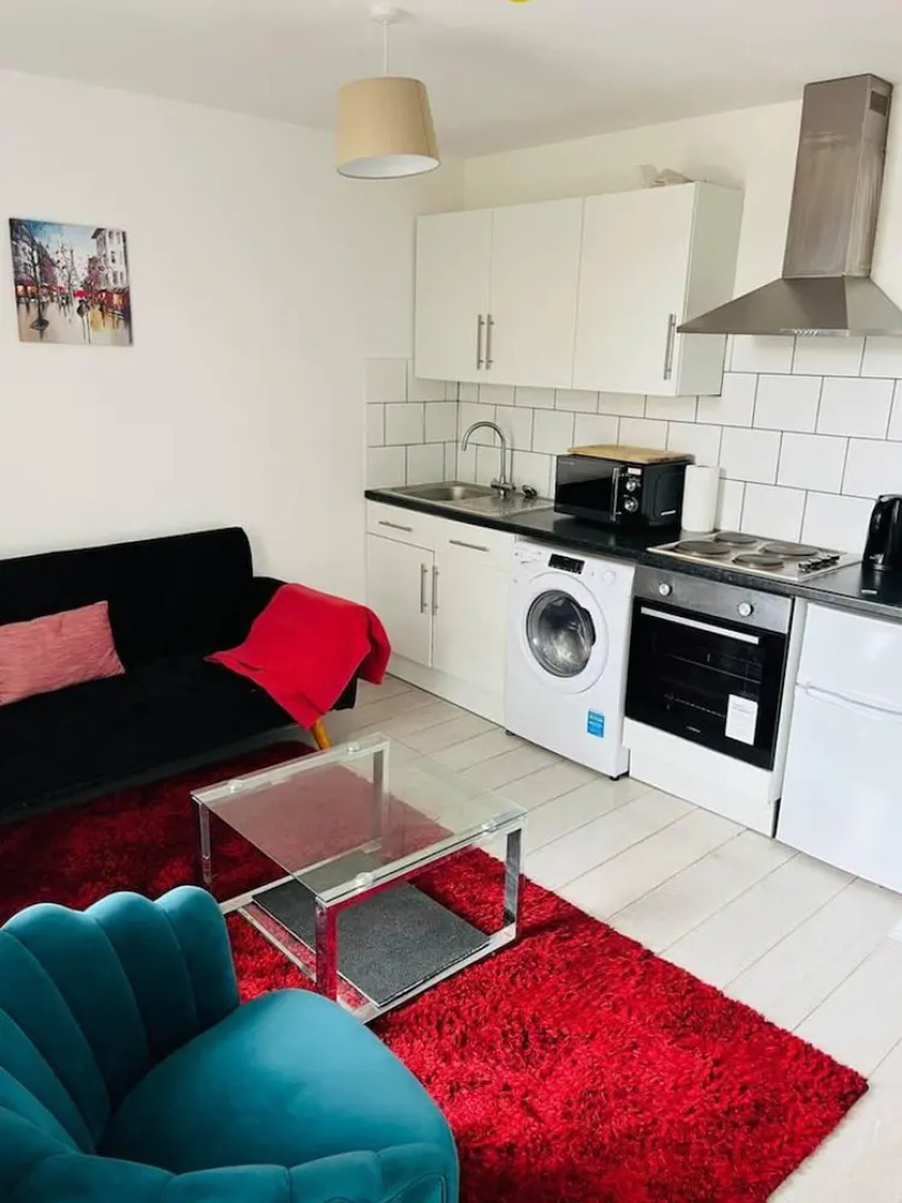 Stunning 2-bed House in Chatham