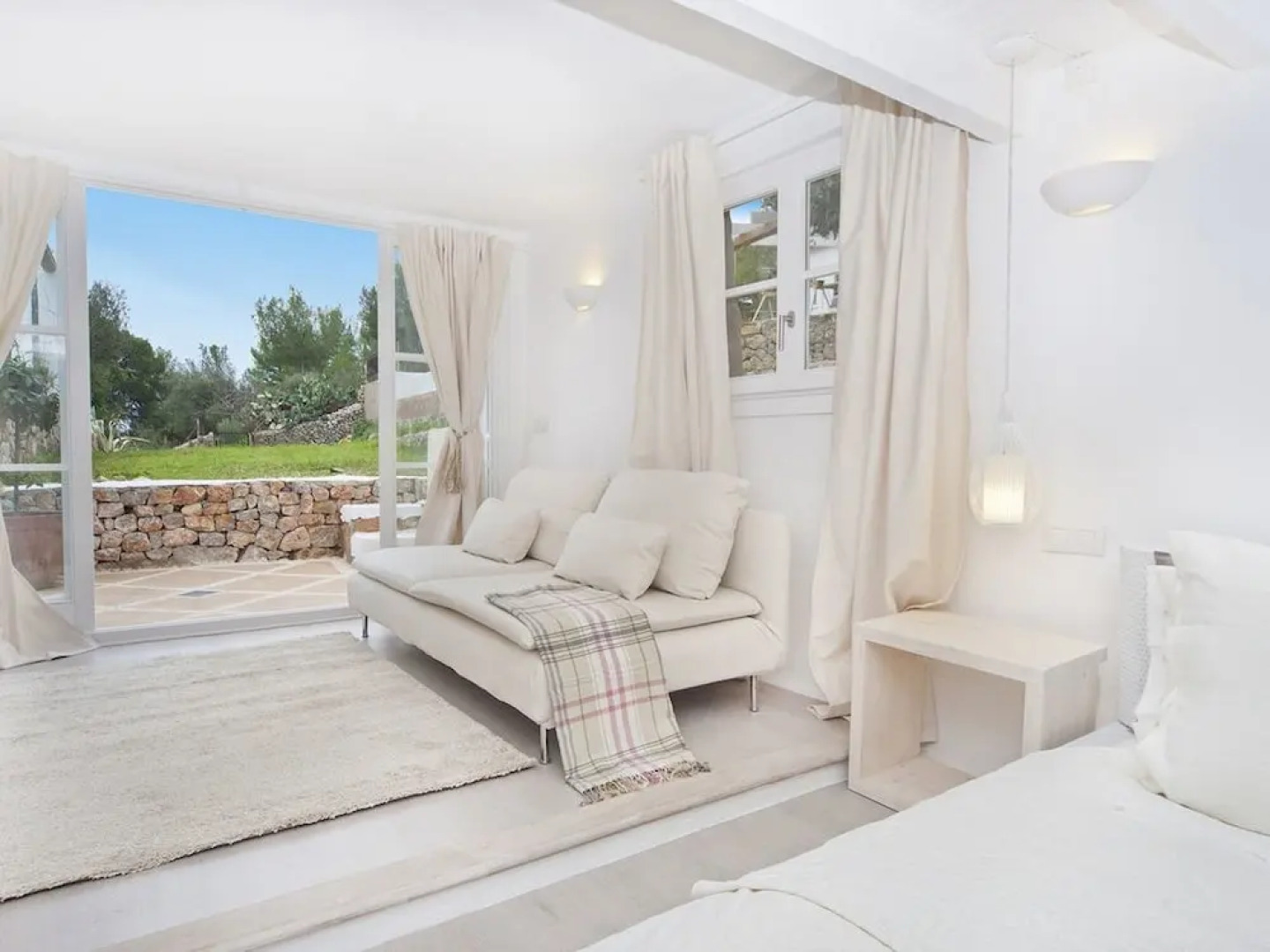 Charming mansion with pool sea view