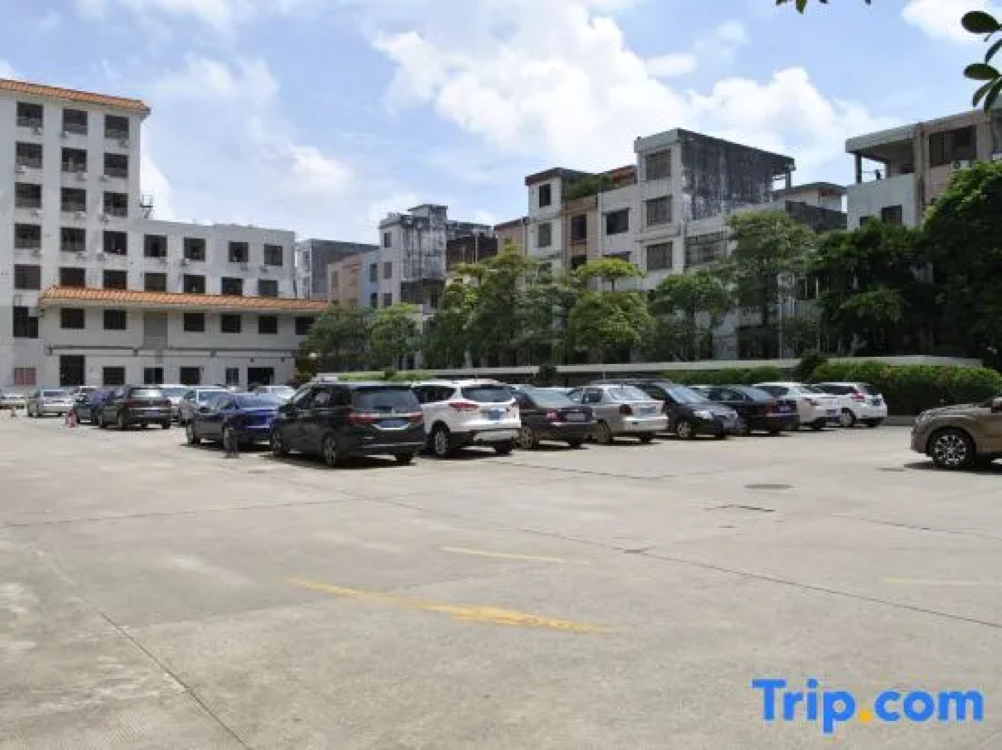 Yangjiang Yintai Hotel (Baili Plaza Branch)