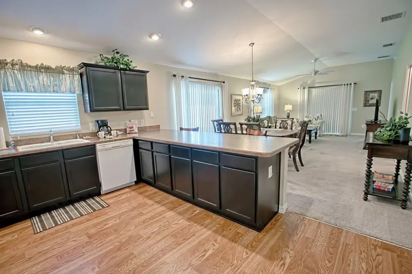 Ida Court Home 3 Bedroom by The VIR Group