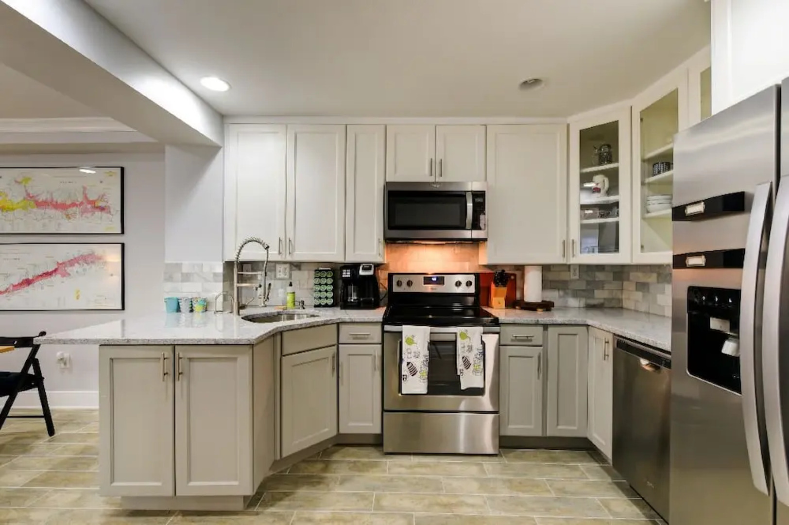 The Magnolia - Modern - 2BD / 2bth - Luxury Bedding