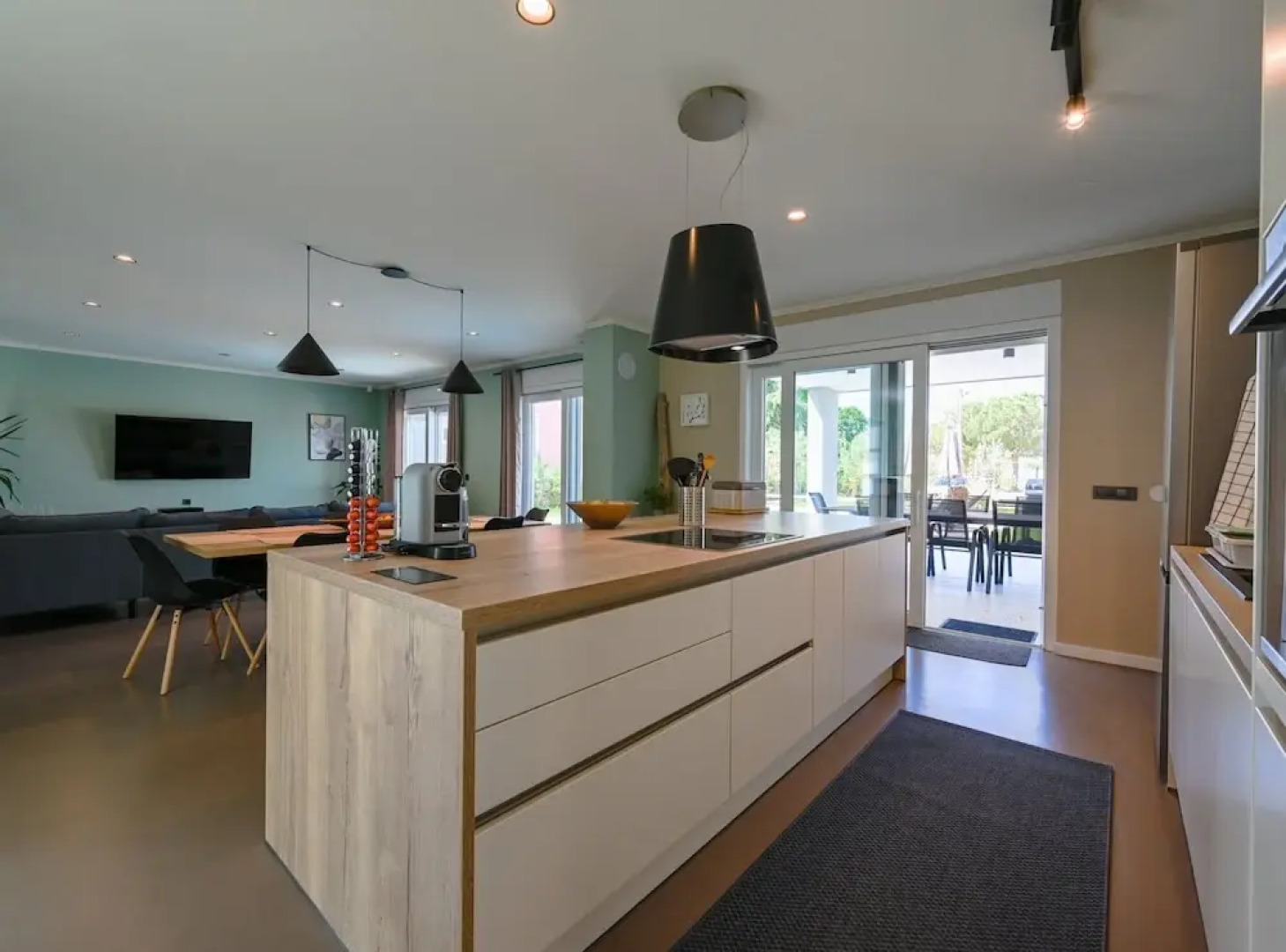 Matohanci Dazzling Villa With Pool