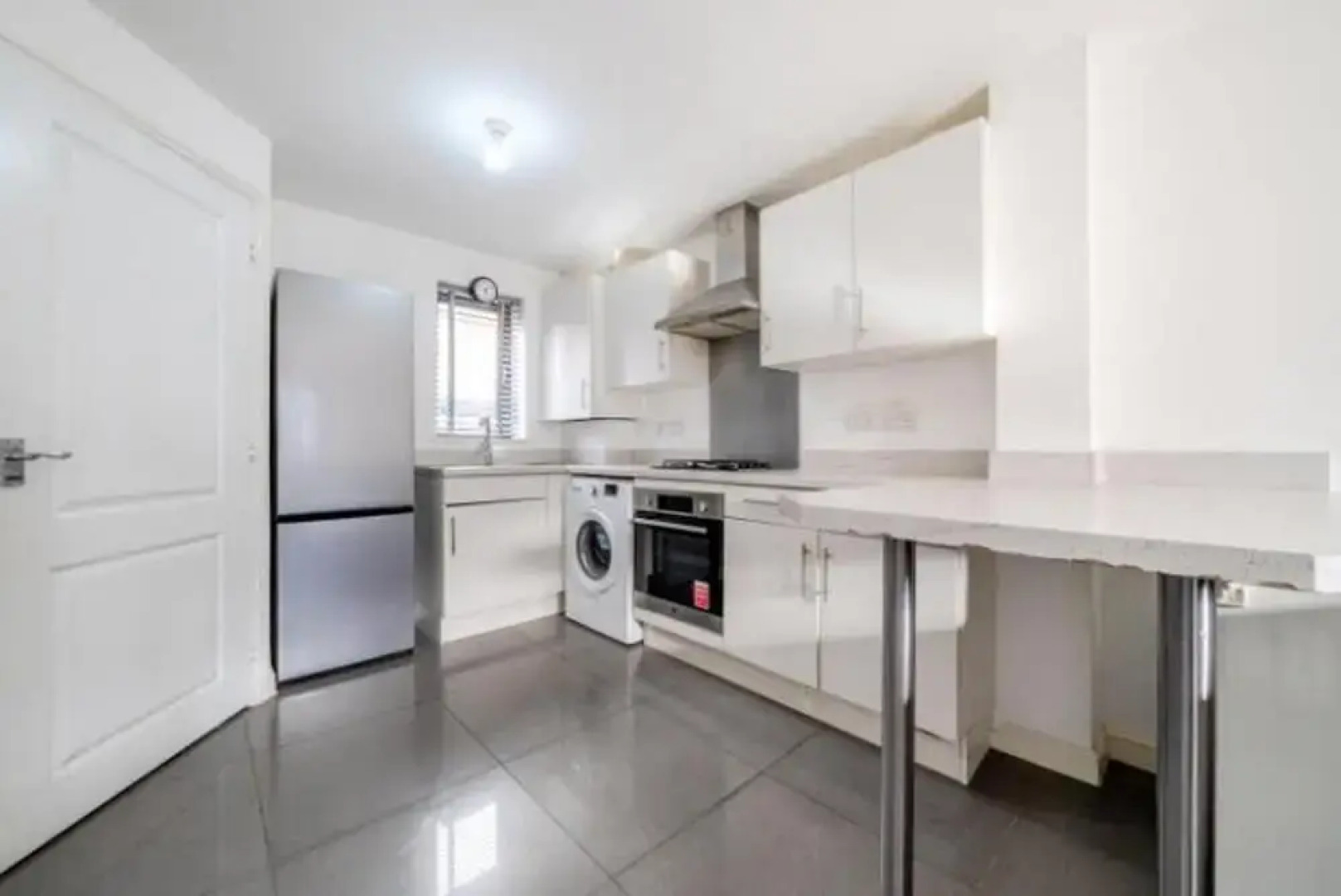 Lakeview House - Sleeps 6, Garden & Free Parking