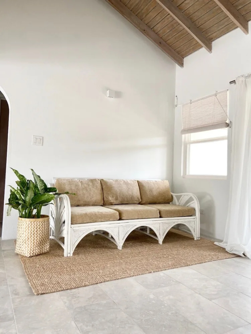 Modern 3bed House in the Heart of Swetes Village
