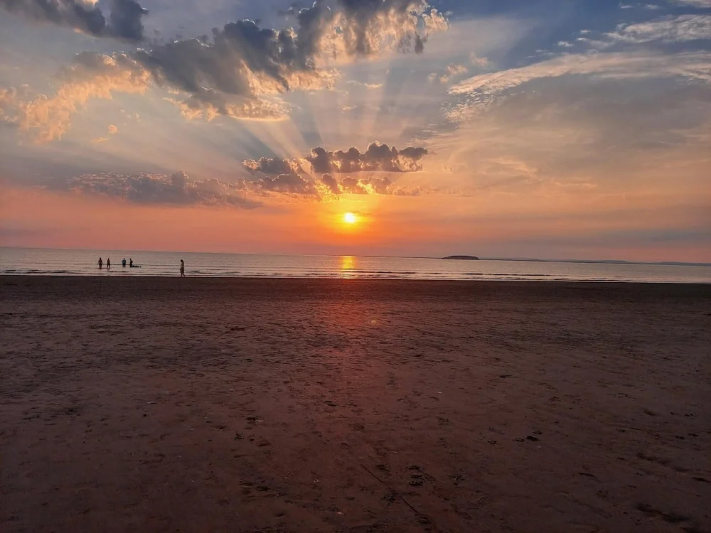 1st Floor Hillview 2 Bedroomed Central Location