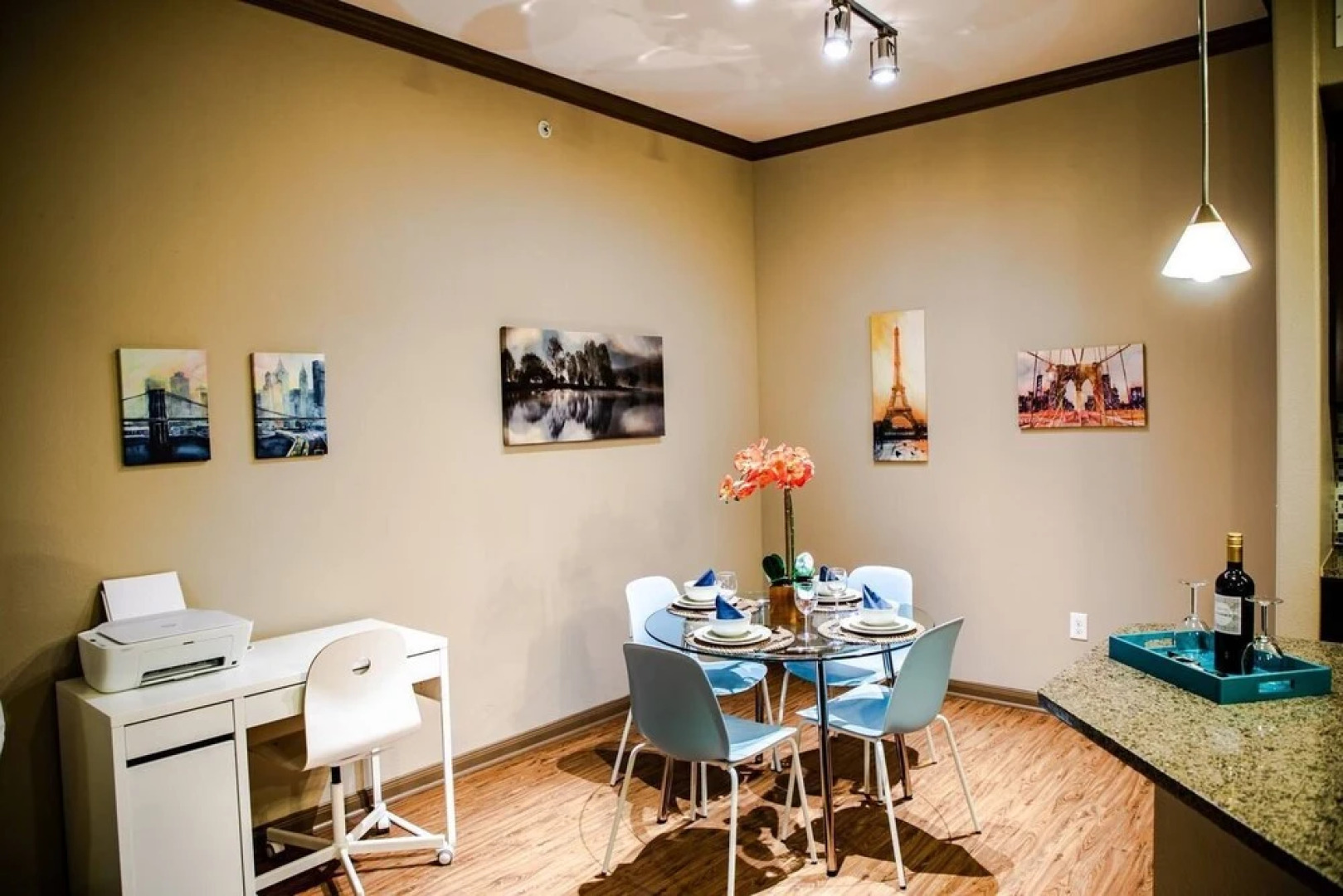 Stunning Modern Home Gated Community Pool & Gym