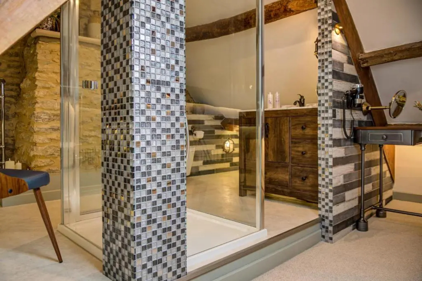 Chic Georgian town house in Cotswold town centre