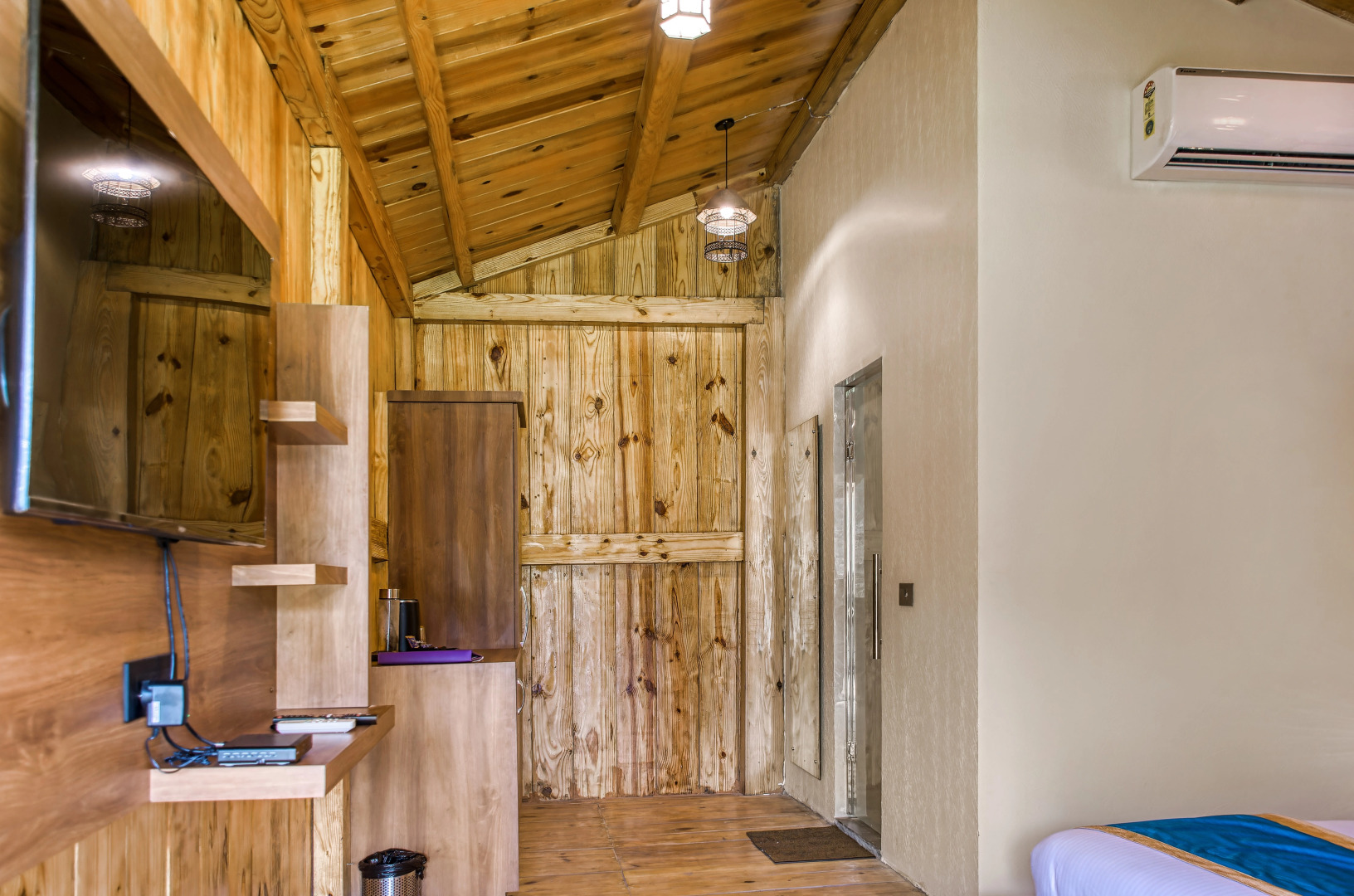 Pumpkin Hotel's Tusk N Woods